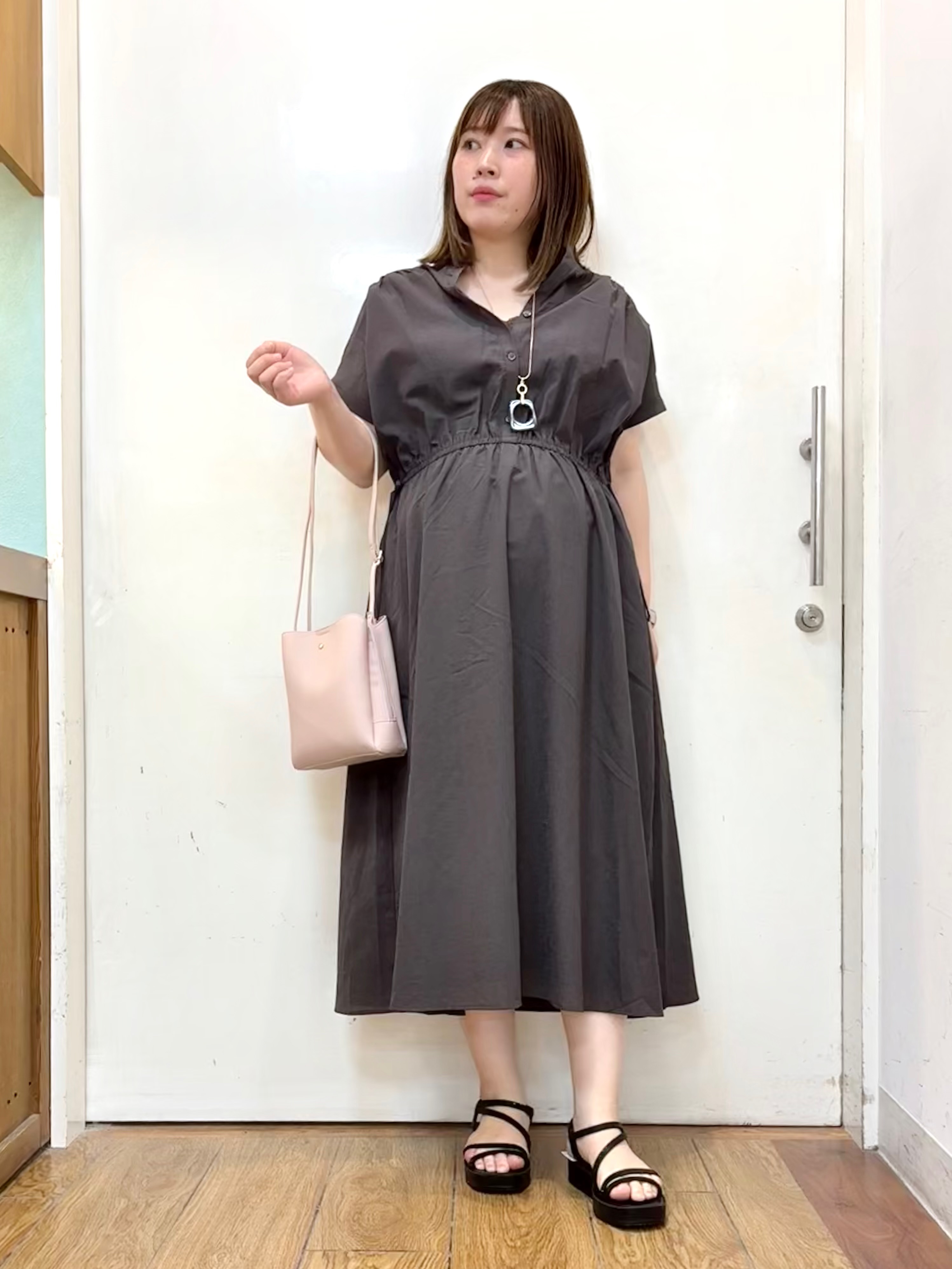だいわさんの「SHOO･LA･RUE｜【ひんやり/UV/吸水速乾/洗濯機可】さらり快適 ギャザーリボンワンピース」を使ったコーディネート