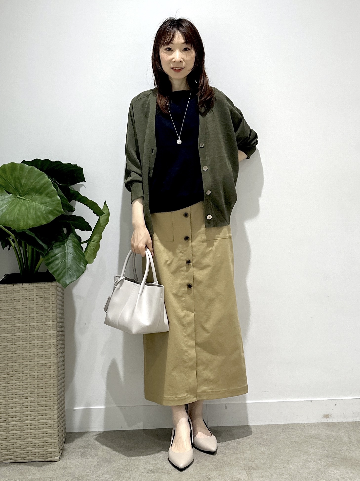 Miwaさんの「UNTITLED｜【アンサンブル可/シアー】リネンエステルカーディガン」を使ったコーディネート
