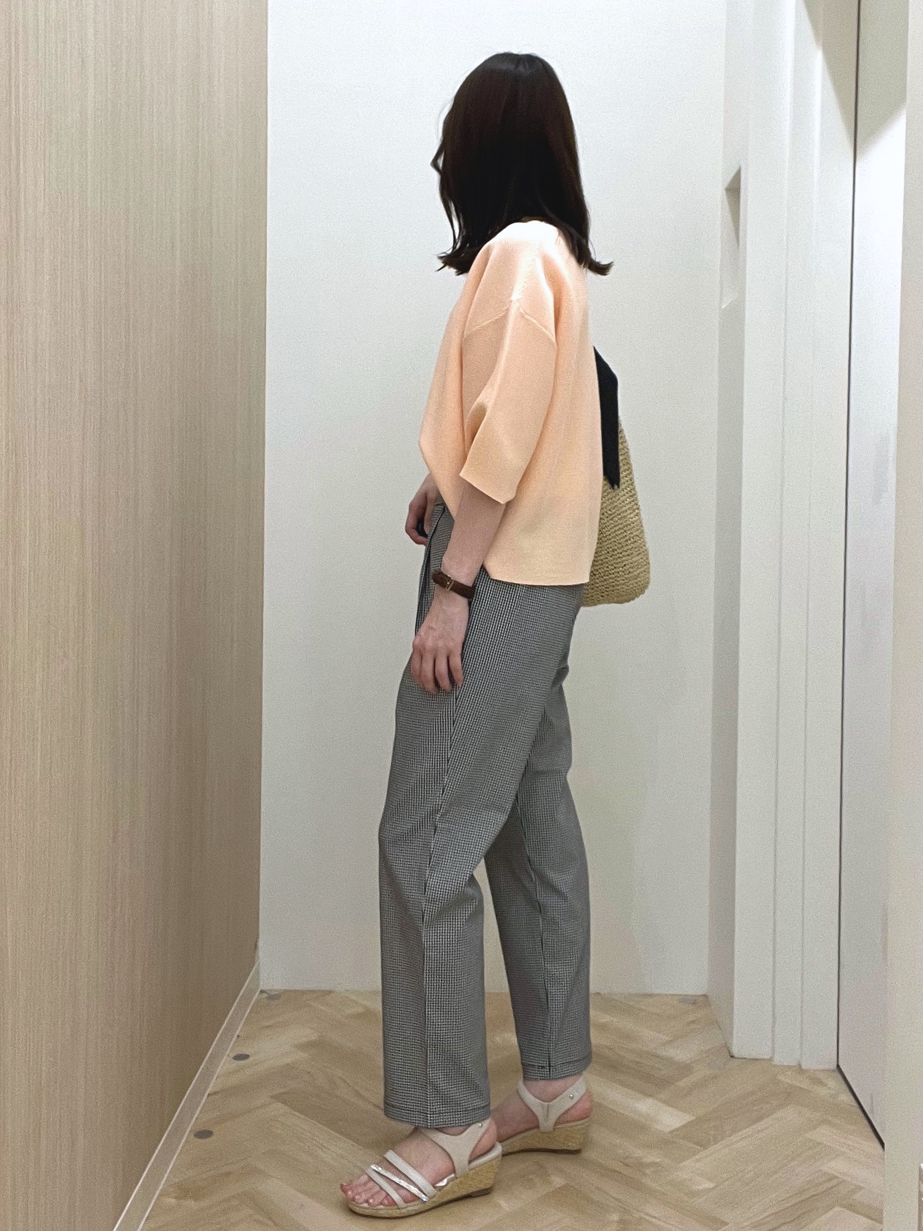  おまつさんの「grove｜【貴島明日香さん着用／洗濯機OK】レイヤードにもおすすめ、軽やかクロップドニット」を使ったコーディネート
