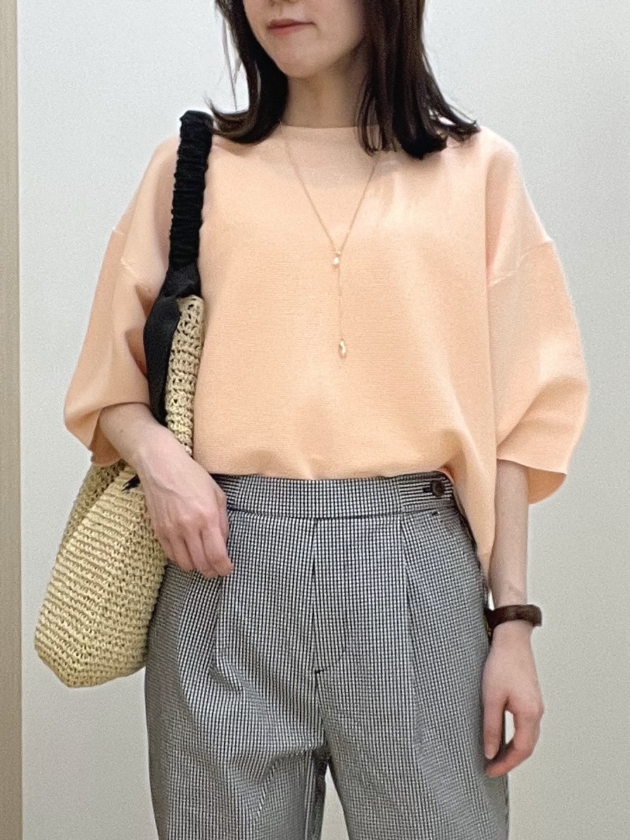  おまつさんの「grove｜【貴島明日香さん着用／洗濯機OK】レイヤードにもおすすめ、軽やかクロップドニット」を使ったコーディネート