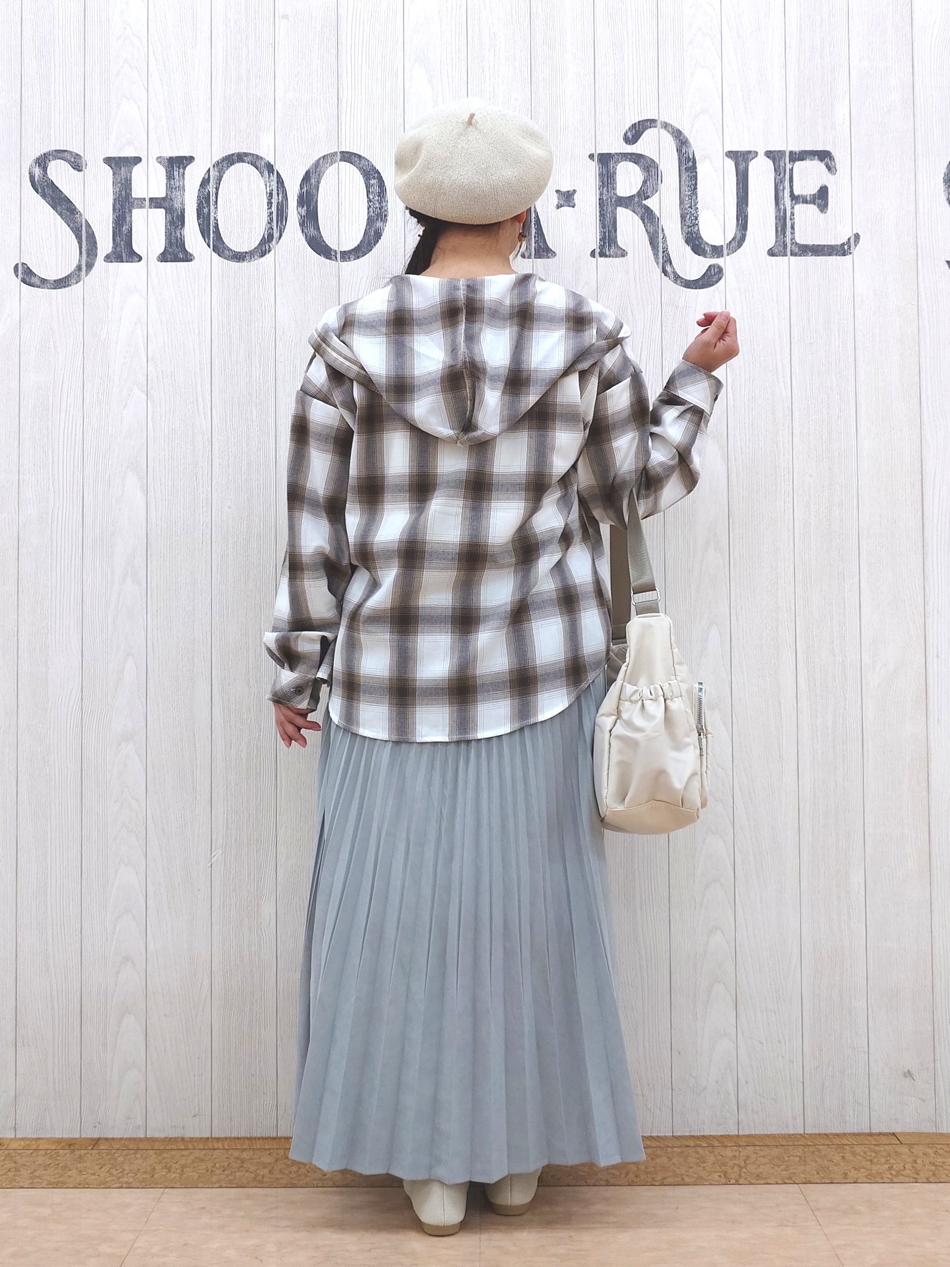とろろさんの「SHOO･LA･RUE｜【洗濯機可】涼しげで軽やかな チェックシャツパーカ」を使ったコーディネート