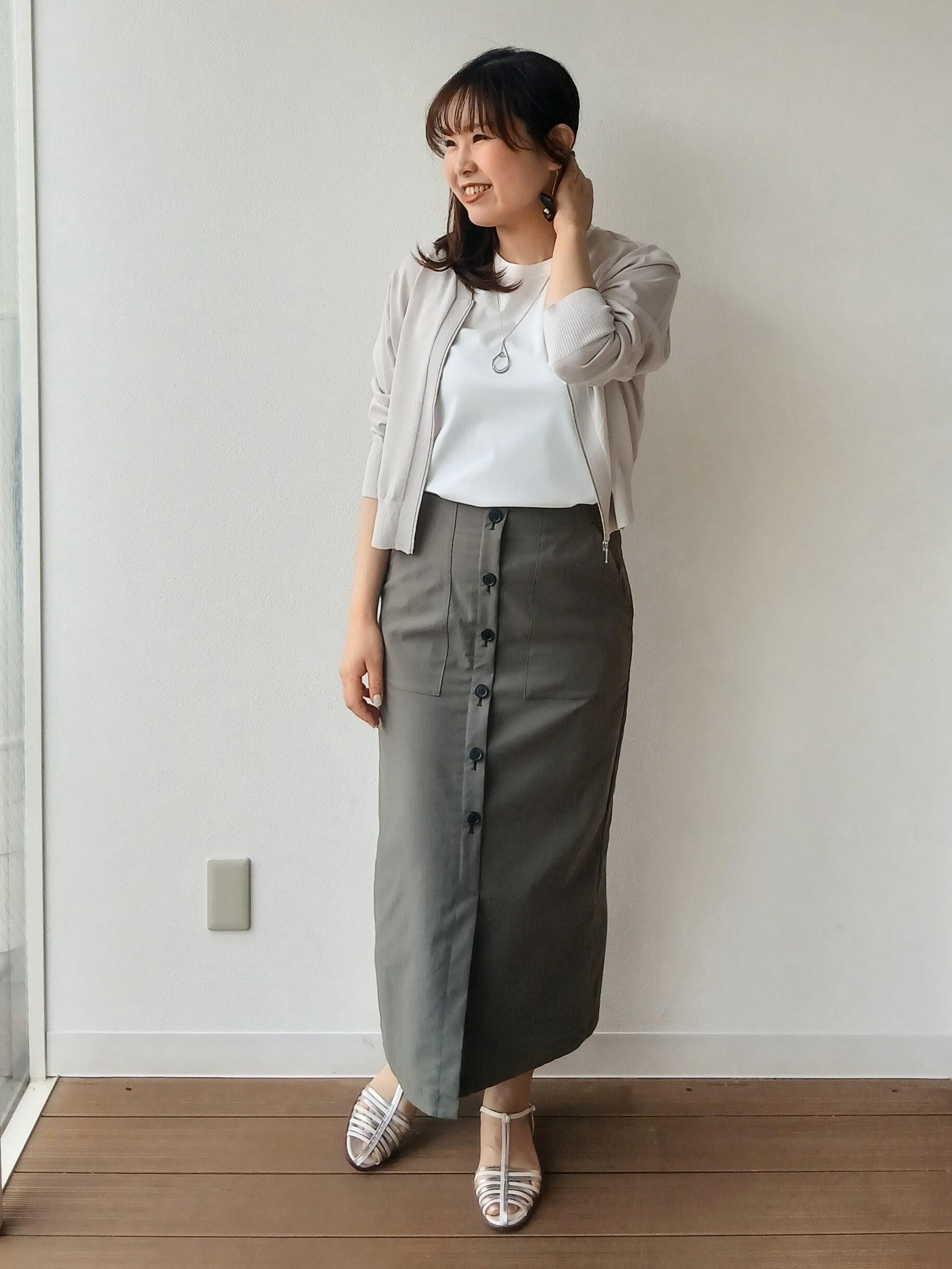 なみきさんの「UNTITLED｜【アンサンブル可/日除け・冷房対策】シアーレーヨンZIPカーディガン」を使ったコーディネート