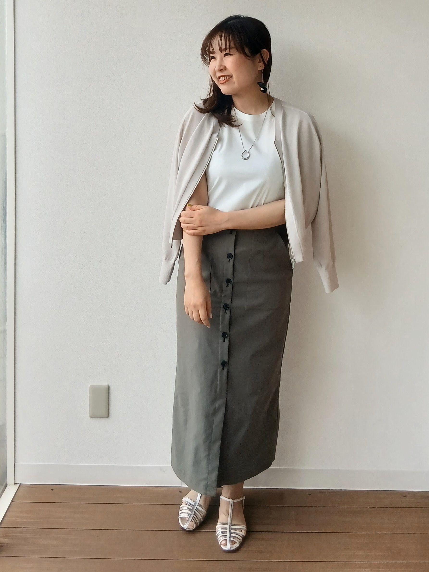 なみきさんの「UNTITLED｜【アンサンブル可/日除け・冷房対策】シアーレーヨンZIPカーディガン」を使ったコーディネート