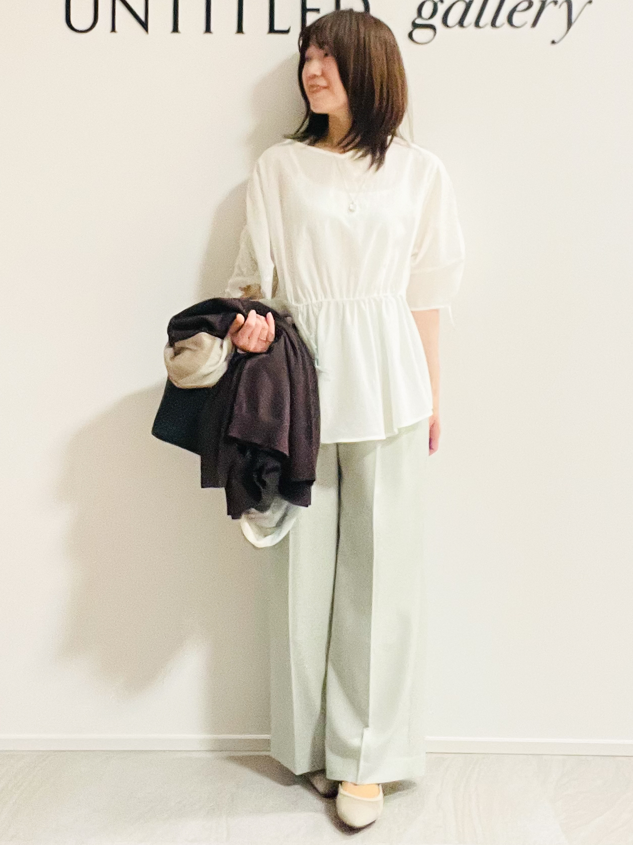 めいさんの「UNTITLED｜【通気性あり／涼しい／マシンウォッシャブル】ウエストギャザーブラウス」を使ったコーディネート