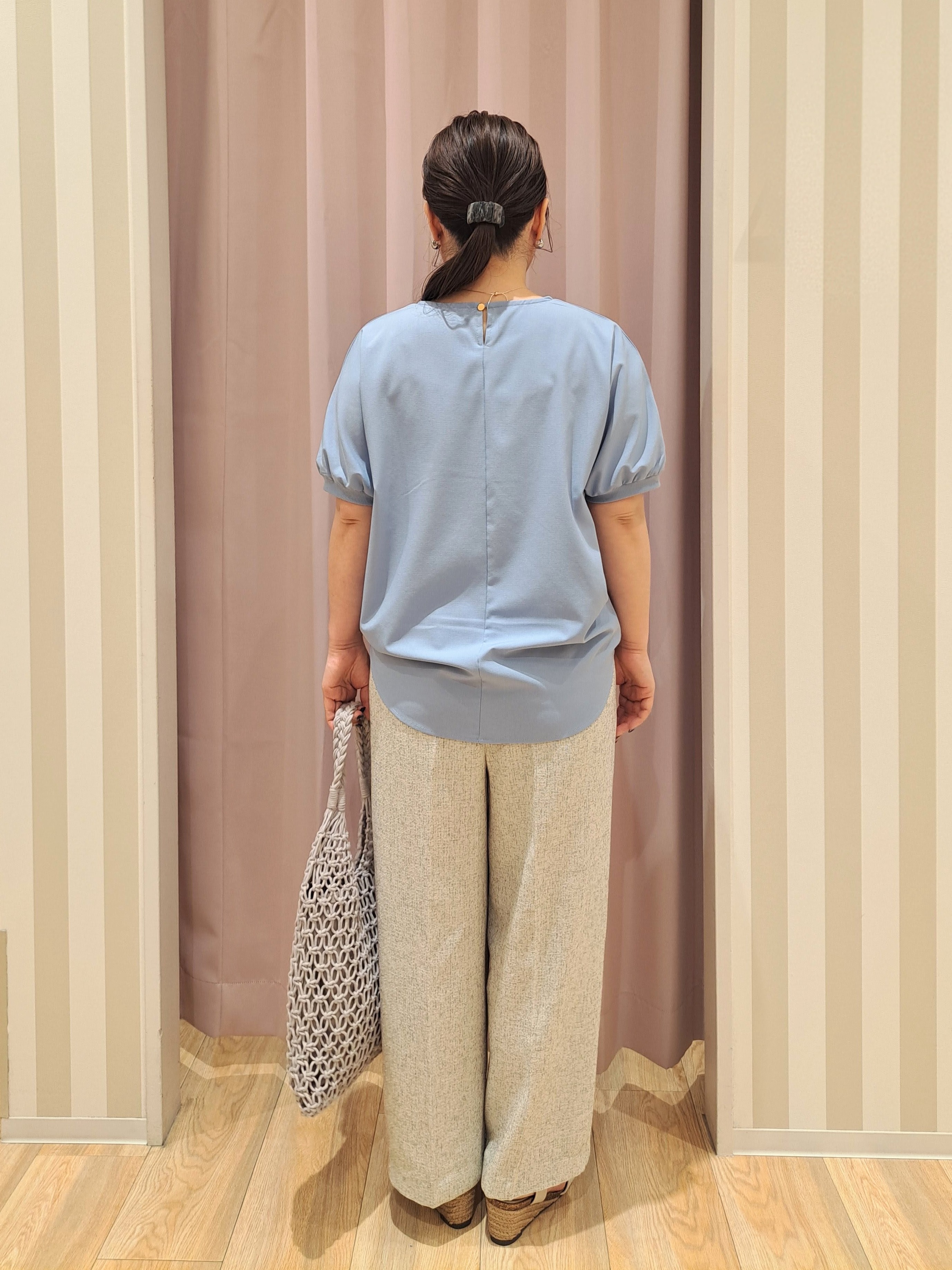 sho*さんの「SHOO･LA･RUE｜【ひんやり/洗濯後しわになりにくい】インせず着られる さらっとタッチのドルマンブラウス」を使ったコーディネート