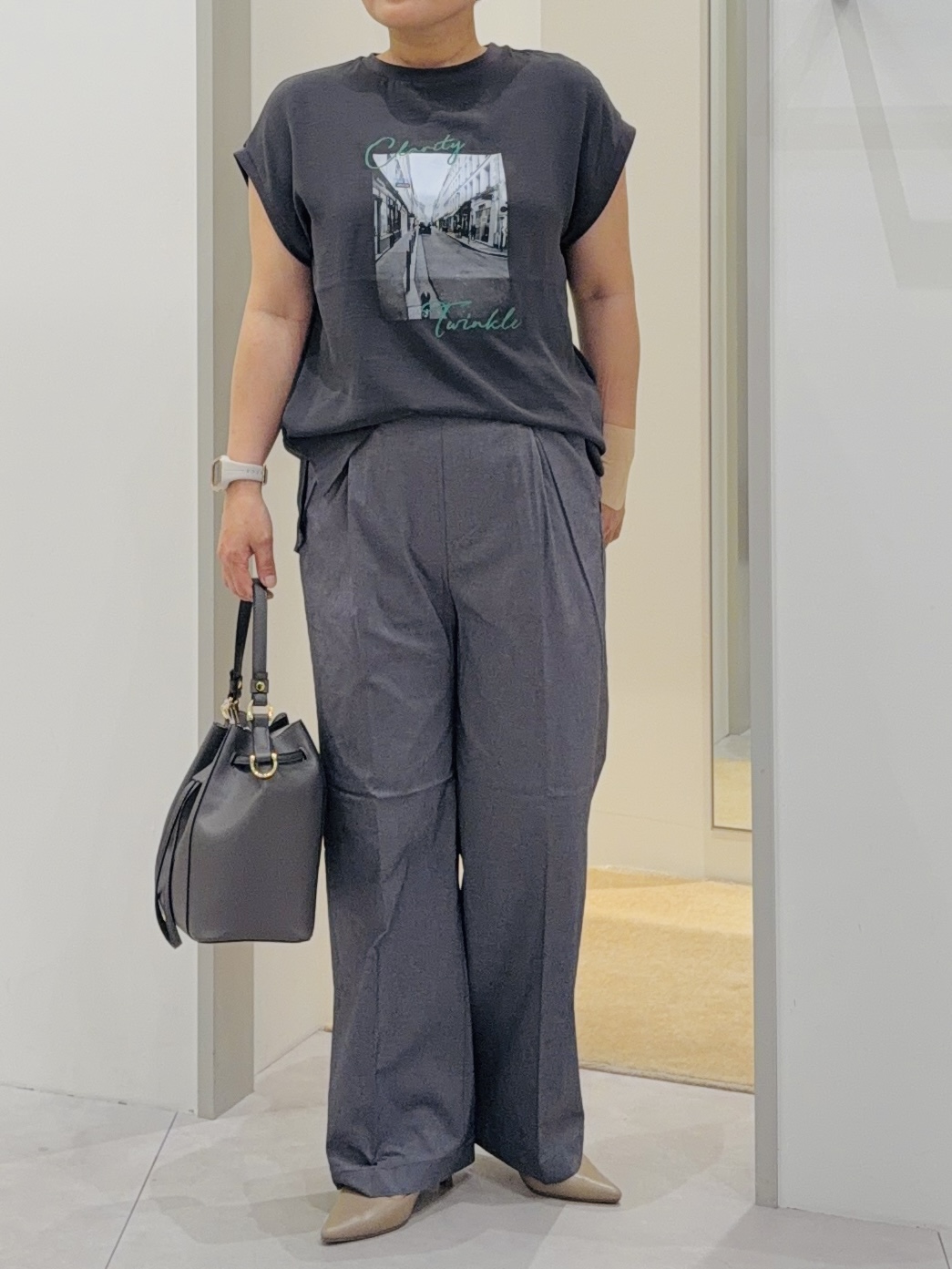 タナさんの「THE SHOP TK｜【ひんやりさらさら】軽やかに着られる プリントTシャツ」を使ったコーディネート