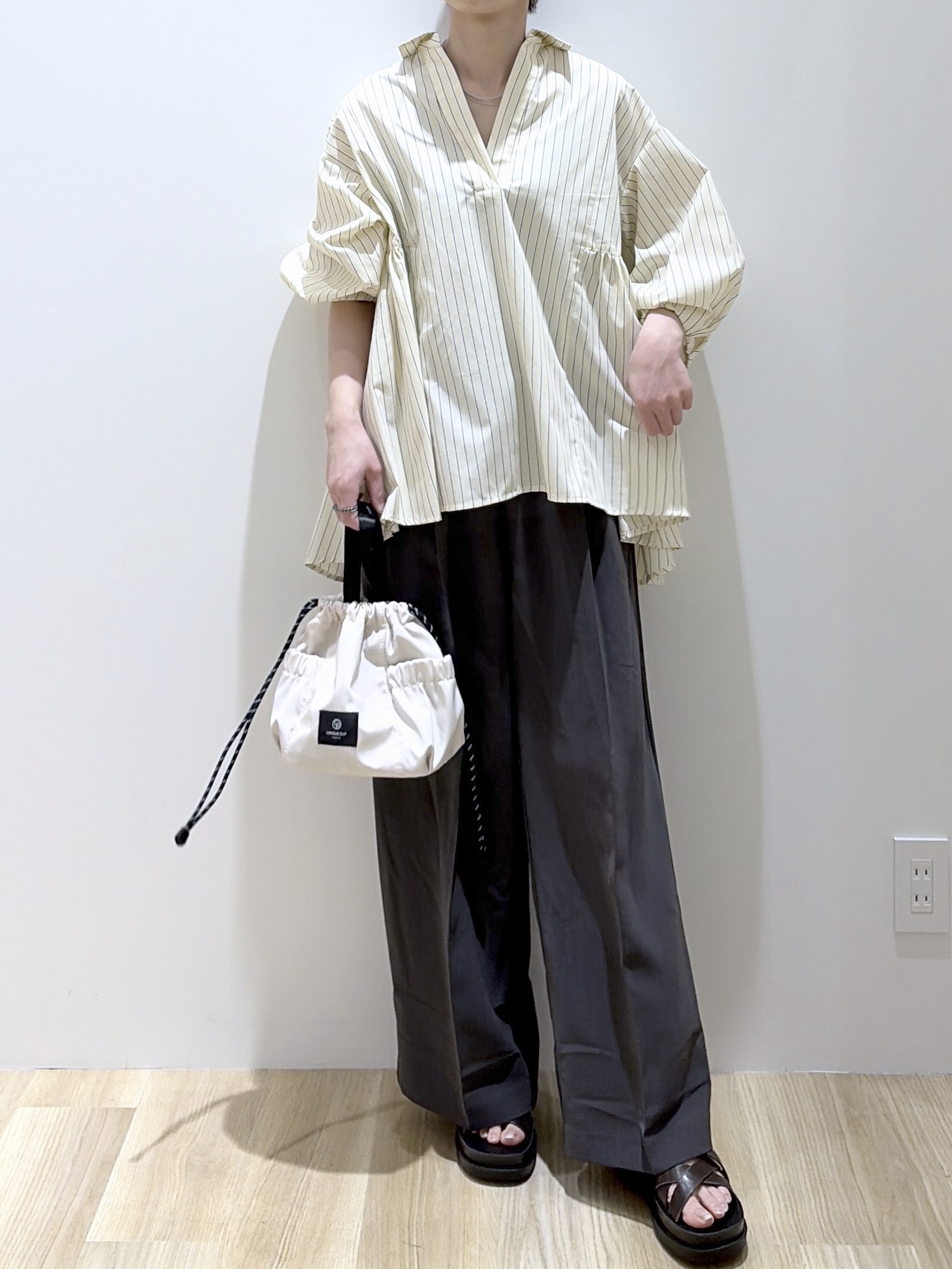 えりさんの「OPAQUE.CLIP｜スキッパーペプラムブラウス【洗濯機OK】」を使ったコーディネート