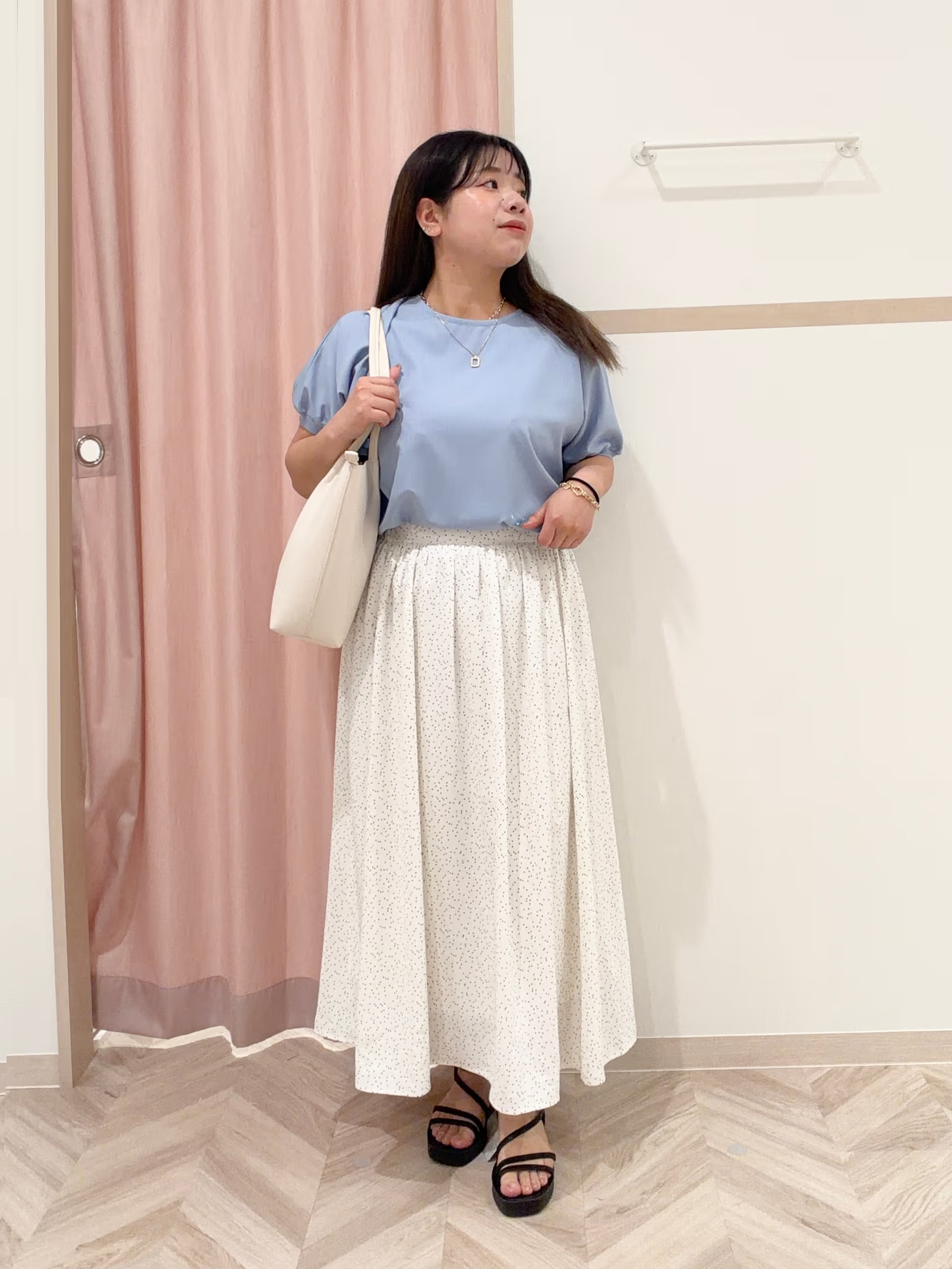 まちゃんなちゃんさんの「SHOO･LA･RUE｜【ひんやり/洗濯後しわになりにくい】インせず着られる さらっとタッチのドルマンブラウス」を使ったコーディネート