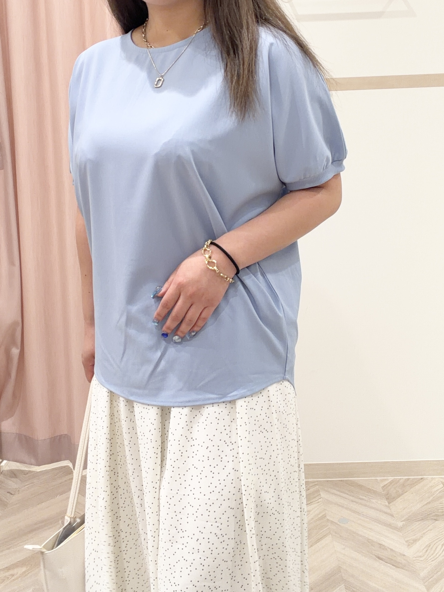 まちゃんなちゃんさんの「SHOO･LA･RUE｜【ひんやり/洗濯後しわになりにくい】インせず着られる さらっとタッチのドルマンブラウス」を使ったコーディネート