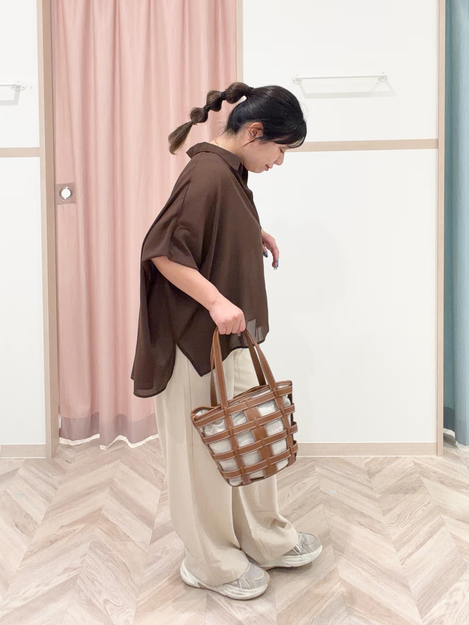 まちゃんなちゃんさんの「SHOO･LA･RUE｜【洗濯機可/S-LL】コーデのさりげないアクセントに　きらきらラメタンクトップ」を使ったコーディネート
