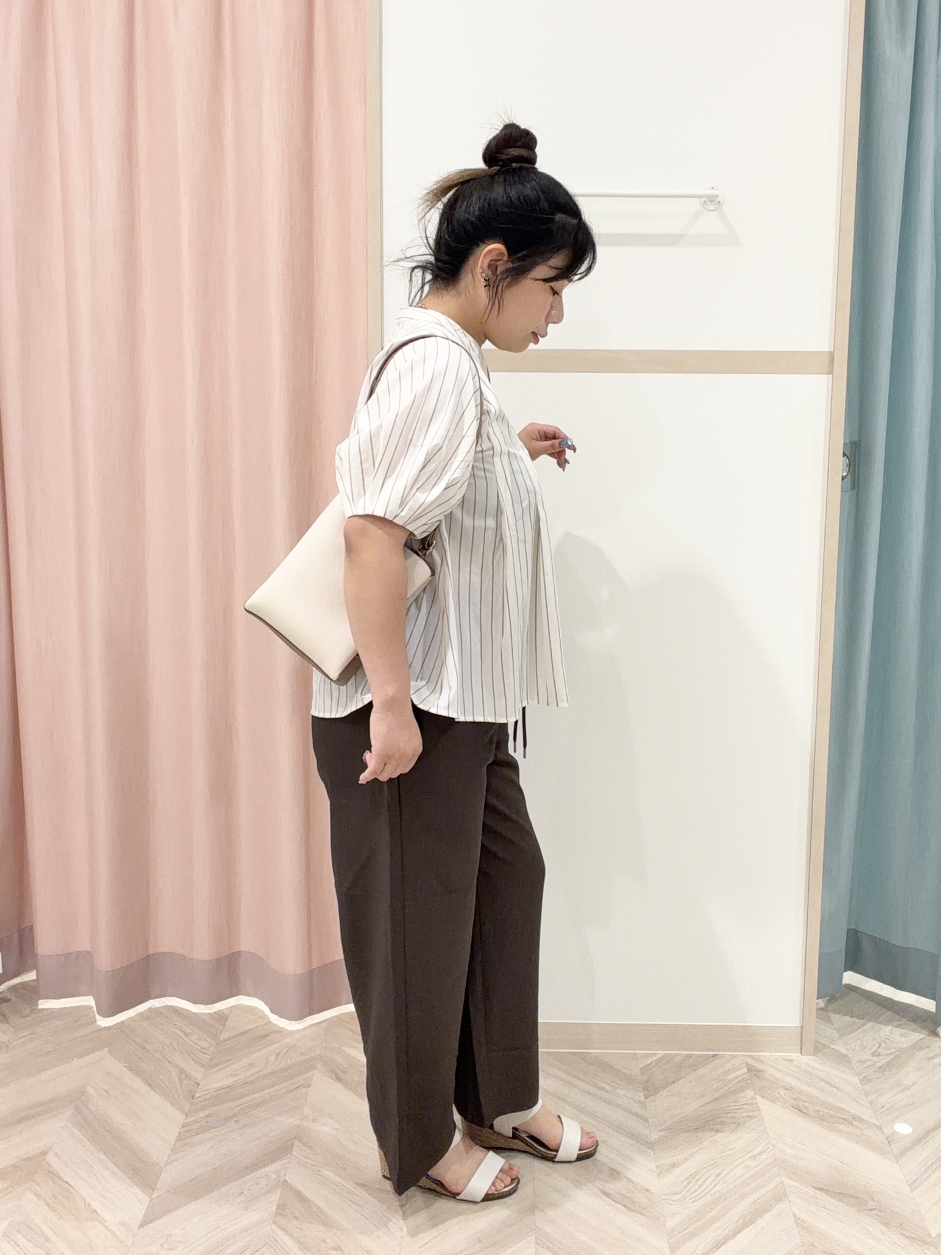 まちゃんなちゃんさんの「SHOO･LA･RUE｜【高レビュー/洗濯後しわになりにくい/インせず着られる】自然に体型カバー 麻調ペプラムブラウス」を使ったコーディネート