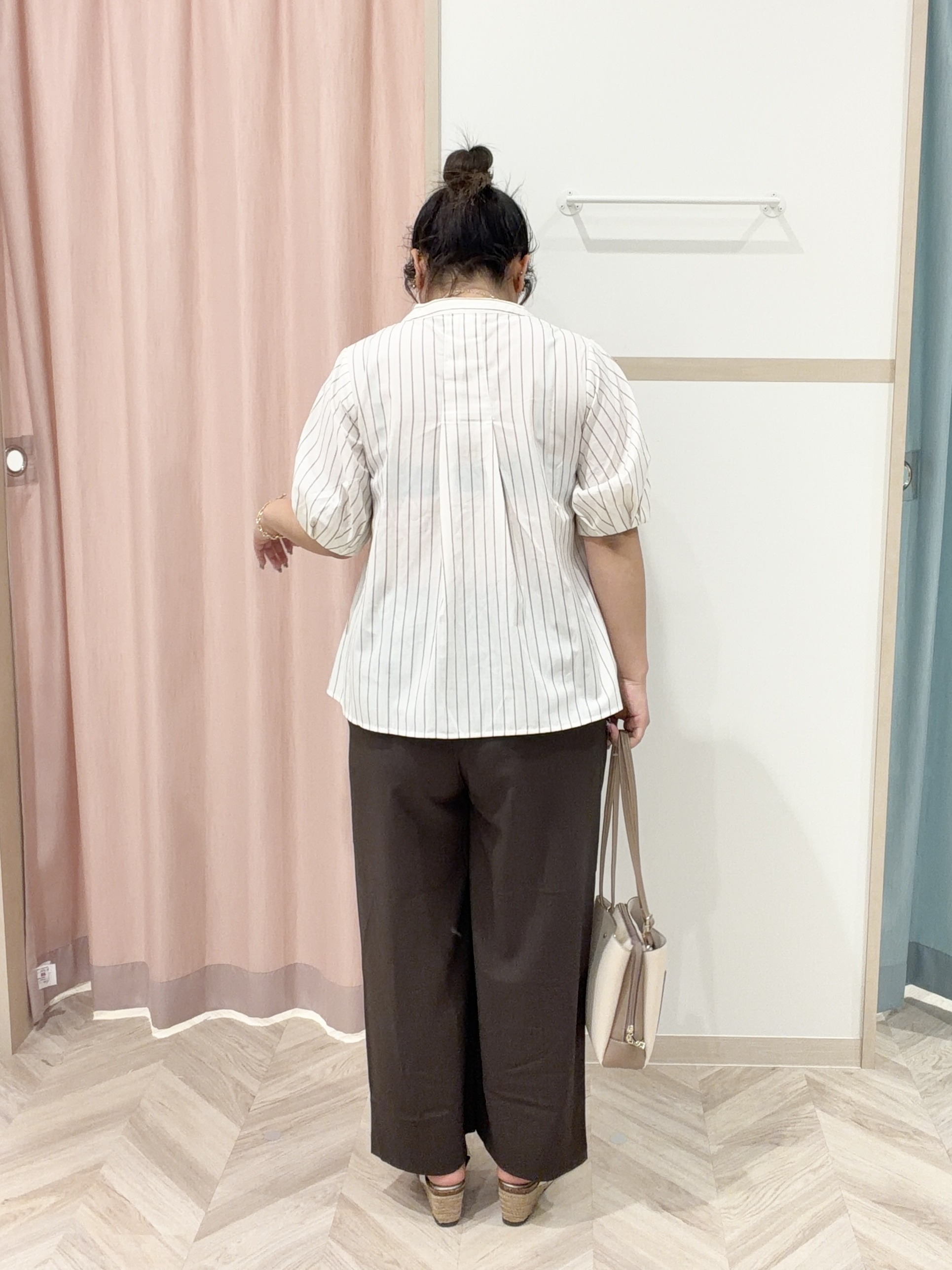 まちゃんなちゃんさんの「SHOO･LA･RUE｜【高レビュー/洗濯後しわになりにくい/インせず着られる】自然に体型カバー 麻調ペプラムブラウス」を使ったコーディネート