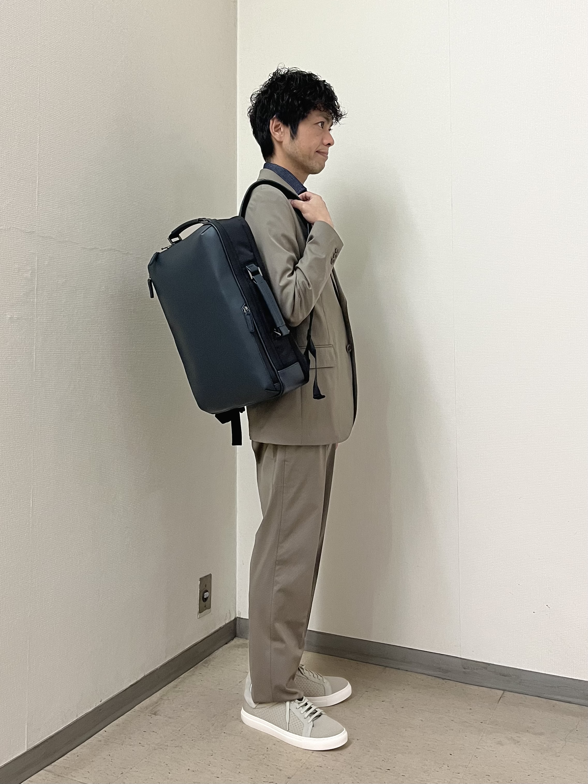 URAさんの「TAKEO KIKUCHI｜【360&deg;ストレッチ/軽量】None Of Stress ライト ジャケット（セットアップ対応）」を使ったコーディネート