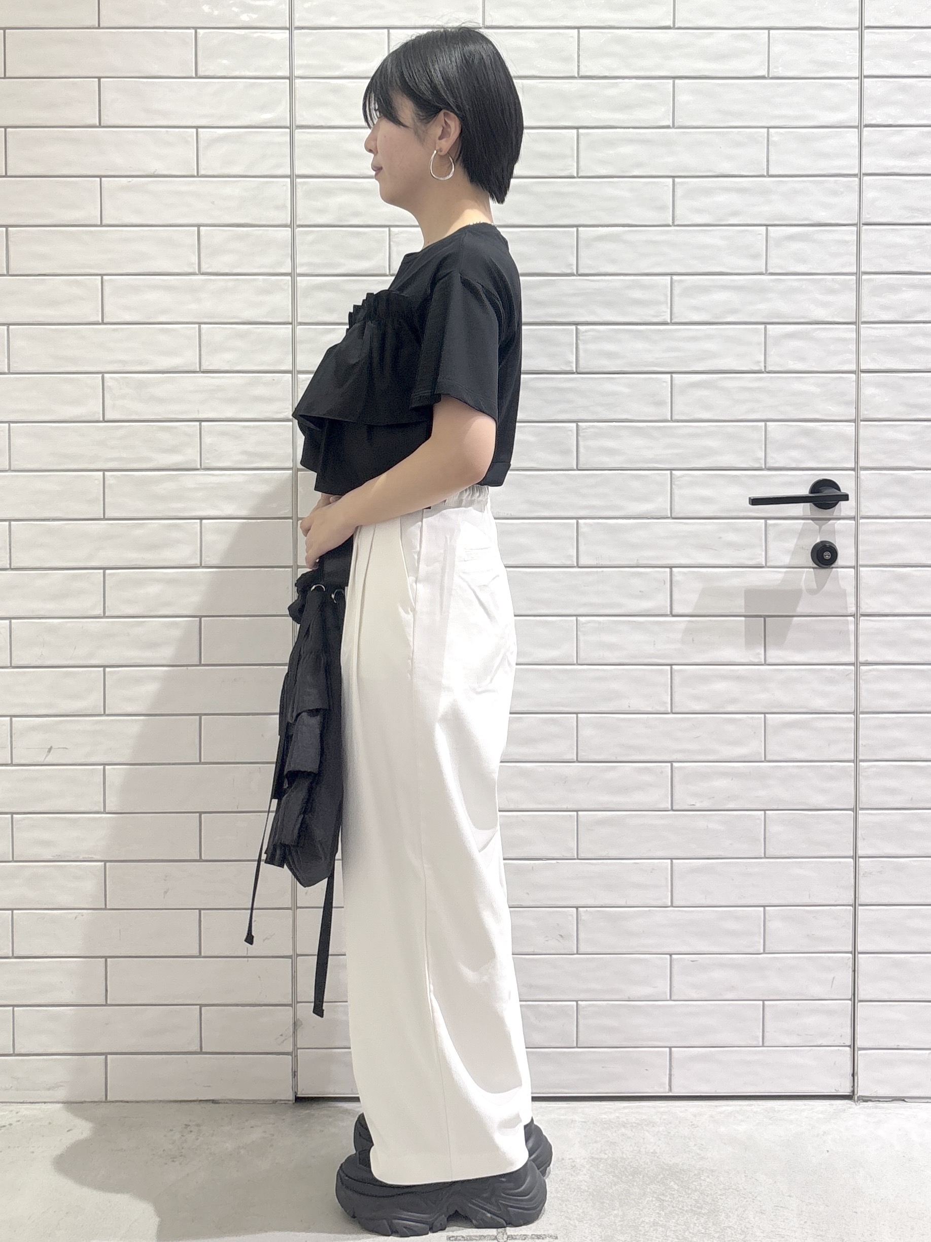 ayumiさんの「OPAQUE.CLIP｜【UV／接触冷感】フリルショルダーカットソー《洗濯機OK》」を使ったコーディネート