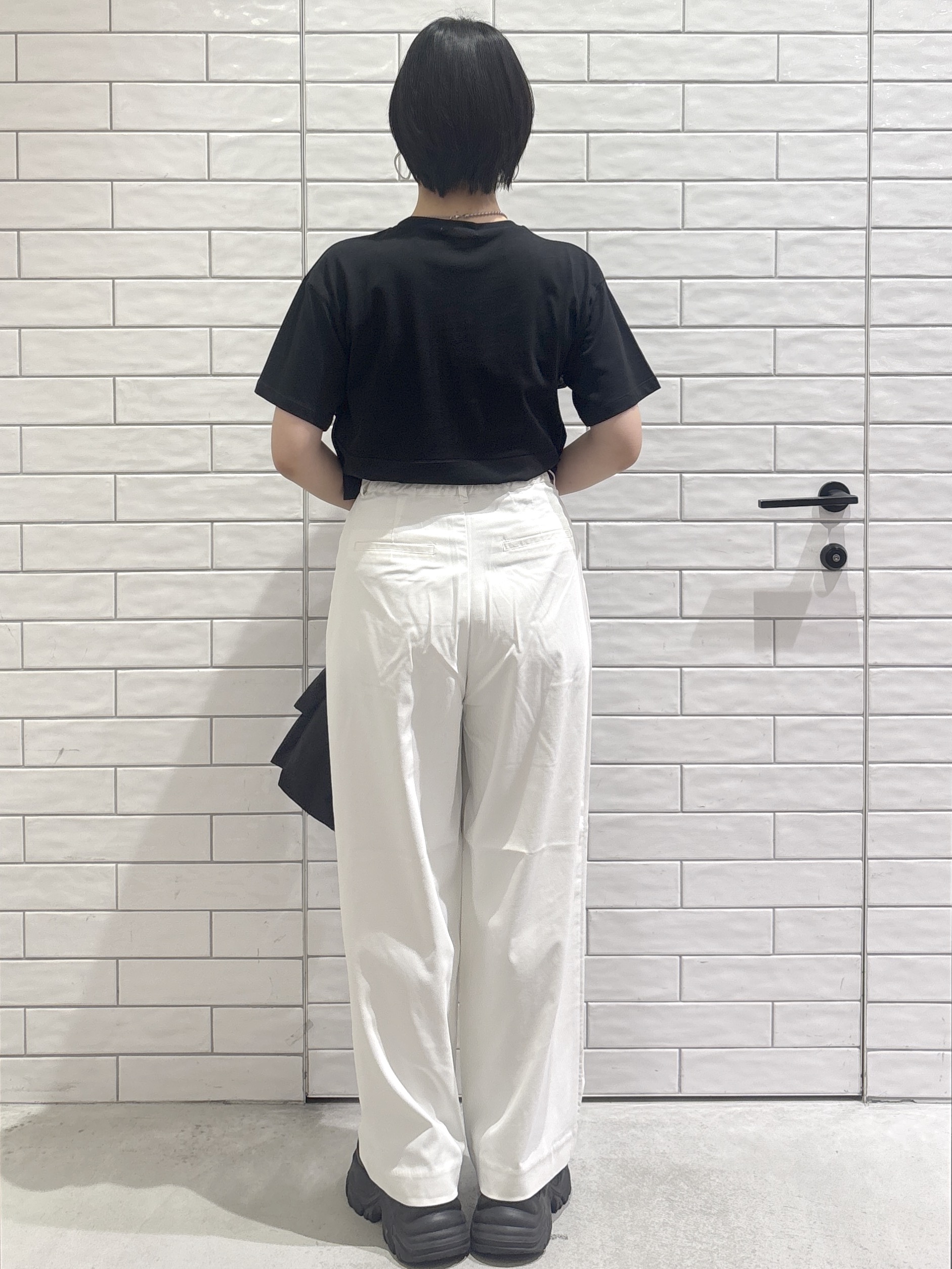 ayumiさんの「OPAQUE.CLIP｜【UV／接触冷感】フリルショルダーカットソー《洗濯機OK》」を使ったコーディネート