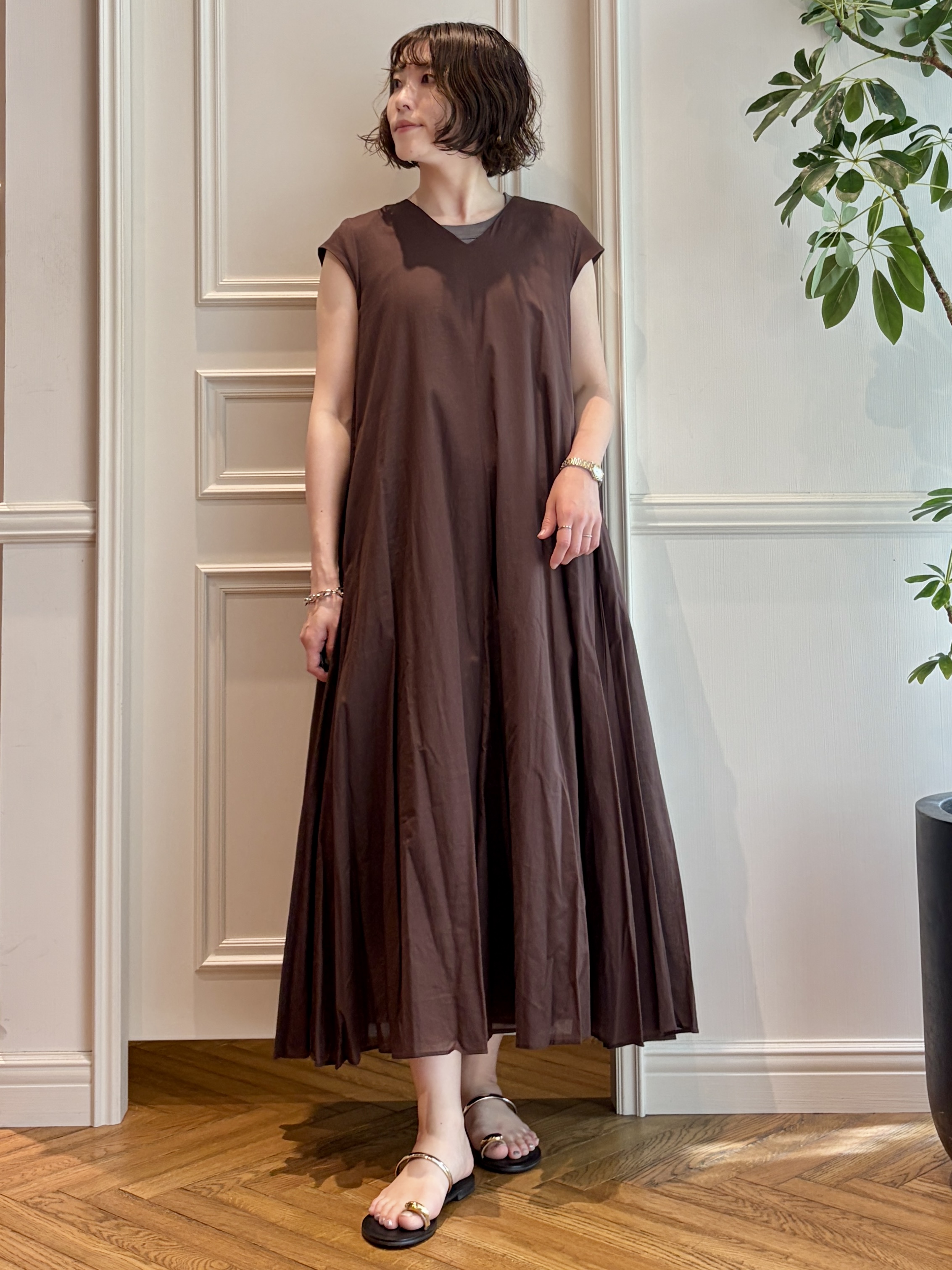 nakaoさんの「DRESSTERIOR｜NICOLAS LAINAS（ニコラスライナス）ソフトソールトングサンダル」を使ったコーディネート
