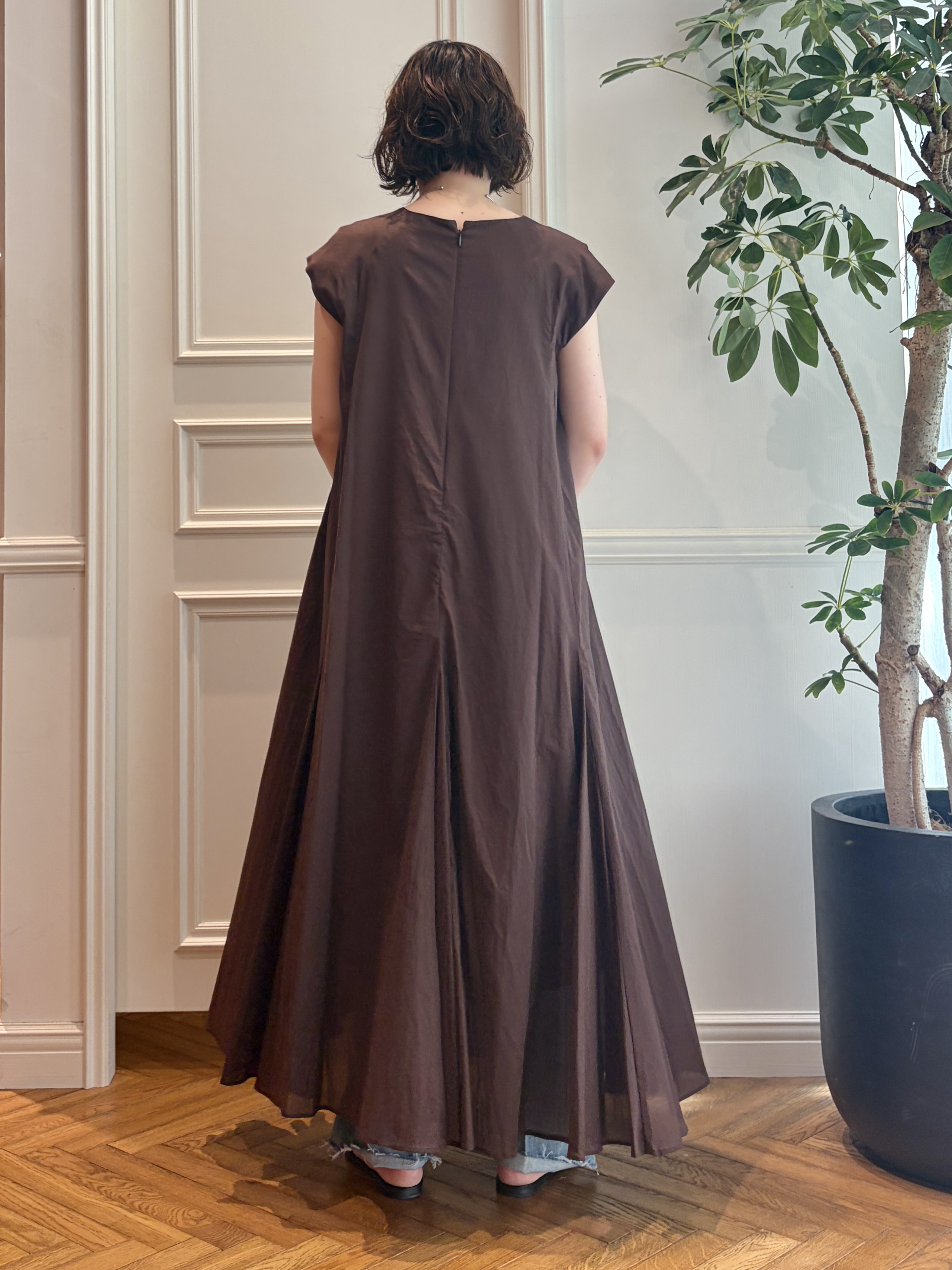 nakaoさんの「DRESSTERIOR｜NICOLAS LAINAS（ニコラスライナス）ソフトソールトングサンダル」を使ったコーディネート