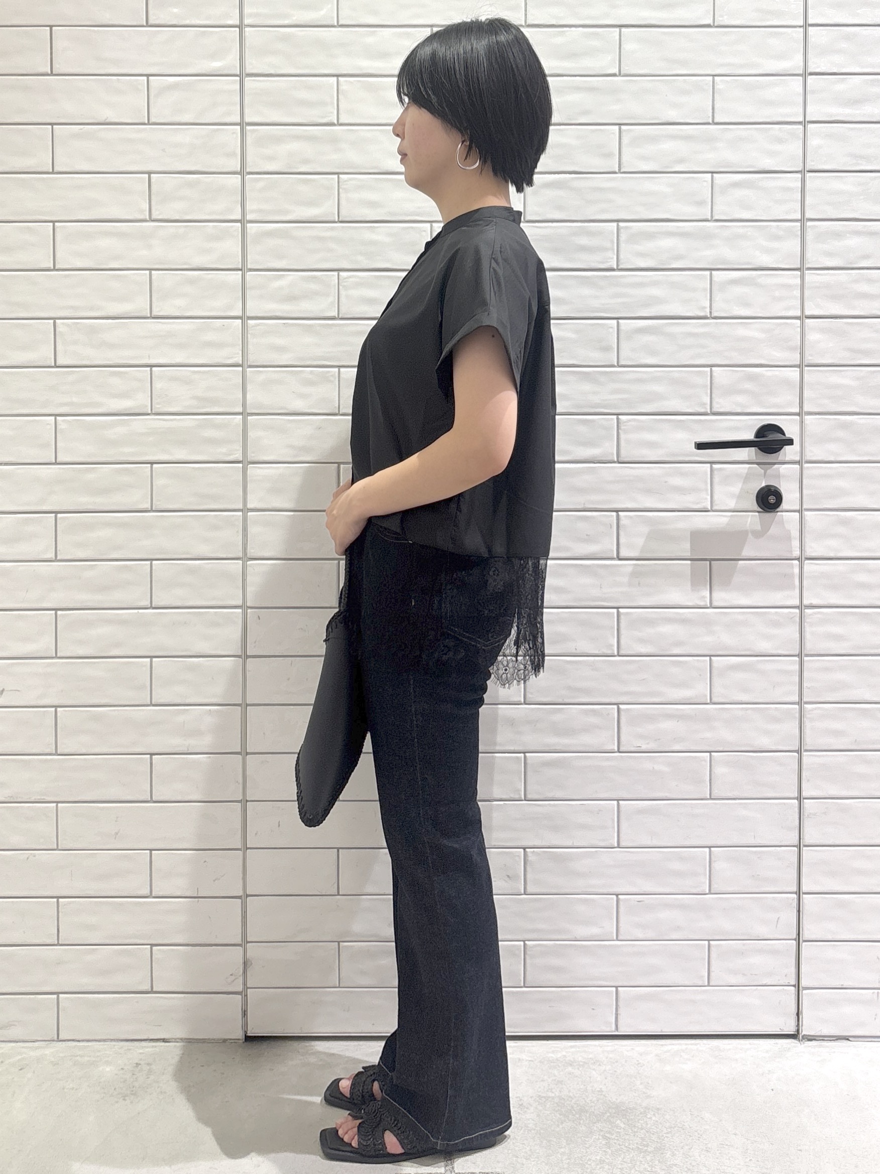 ayumiさんの「OPAQUE.CLIP｜裾レースフレンチスリーブブラウス【洗濯機OK】」を使ったコーディネート