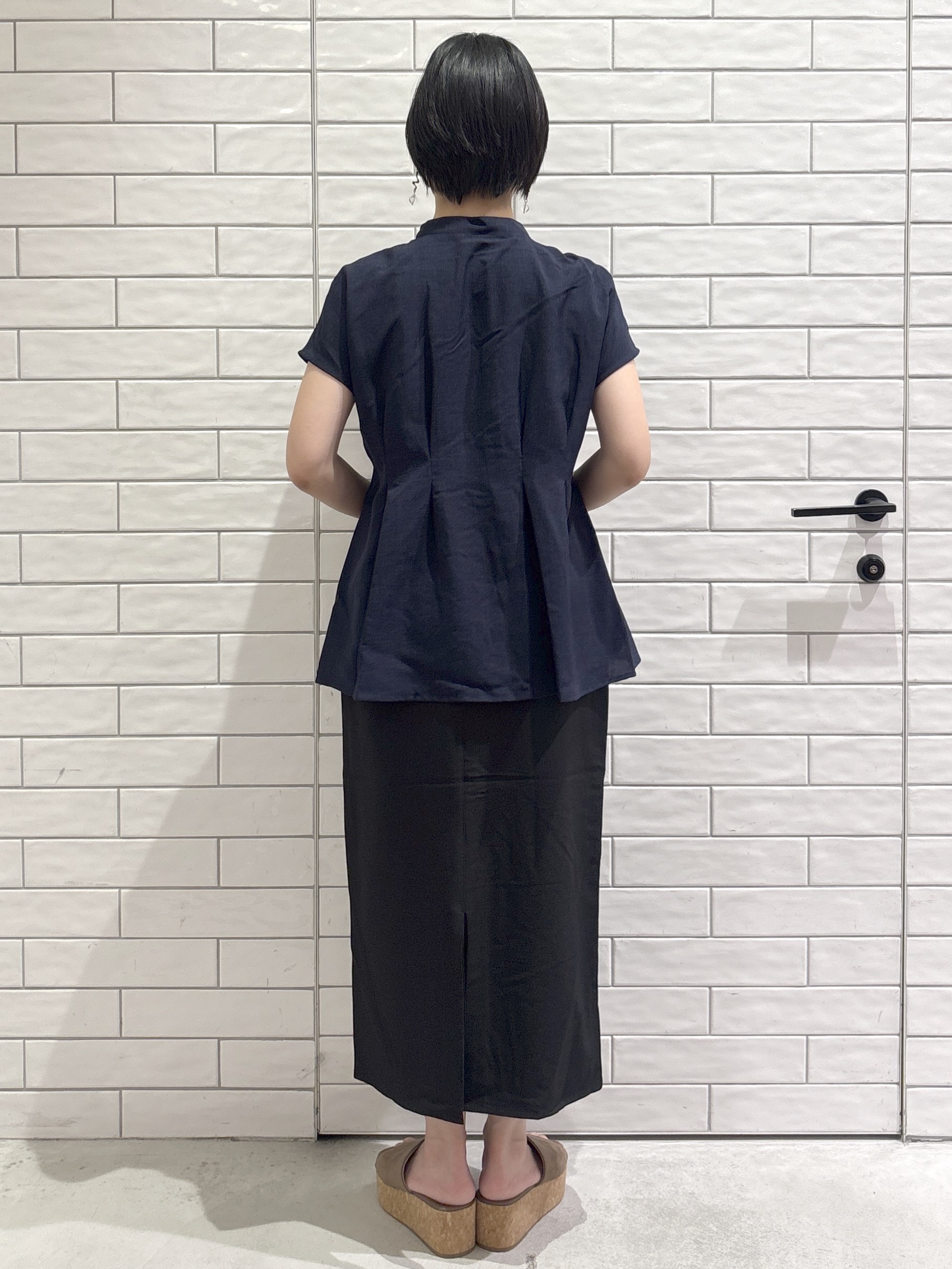 ayumiさんの「OPAQUE.CLIP｜【接触冷感／吸水速乾】リネンライク タックフレンチスリーブブラウス《洗濯機OK》」を使ったコーディネート