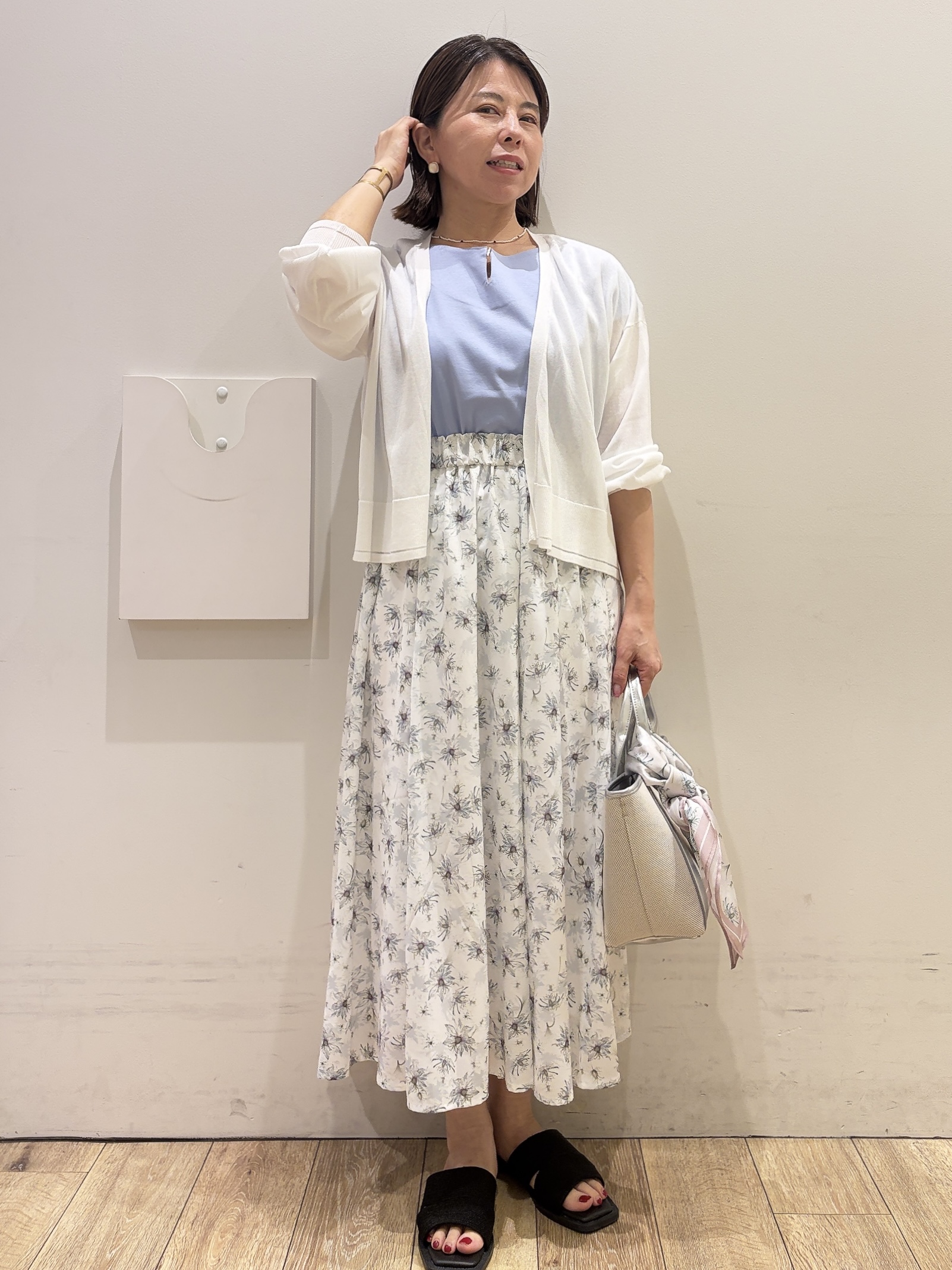 YUKOさんの「index｜◆【日比谷花壇コラボ】ニゲラ柄フレアスカート【防シワ／洗濯機OK】」を使ったコーディネート