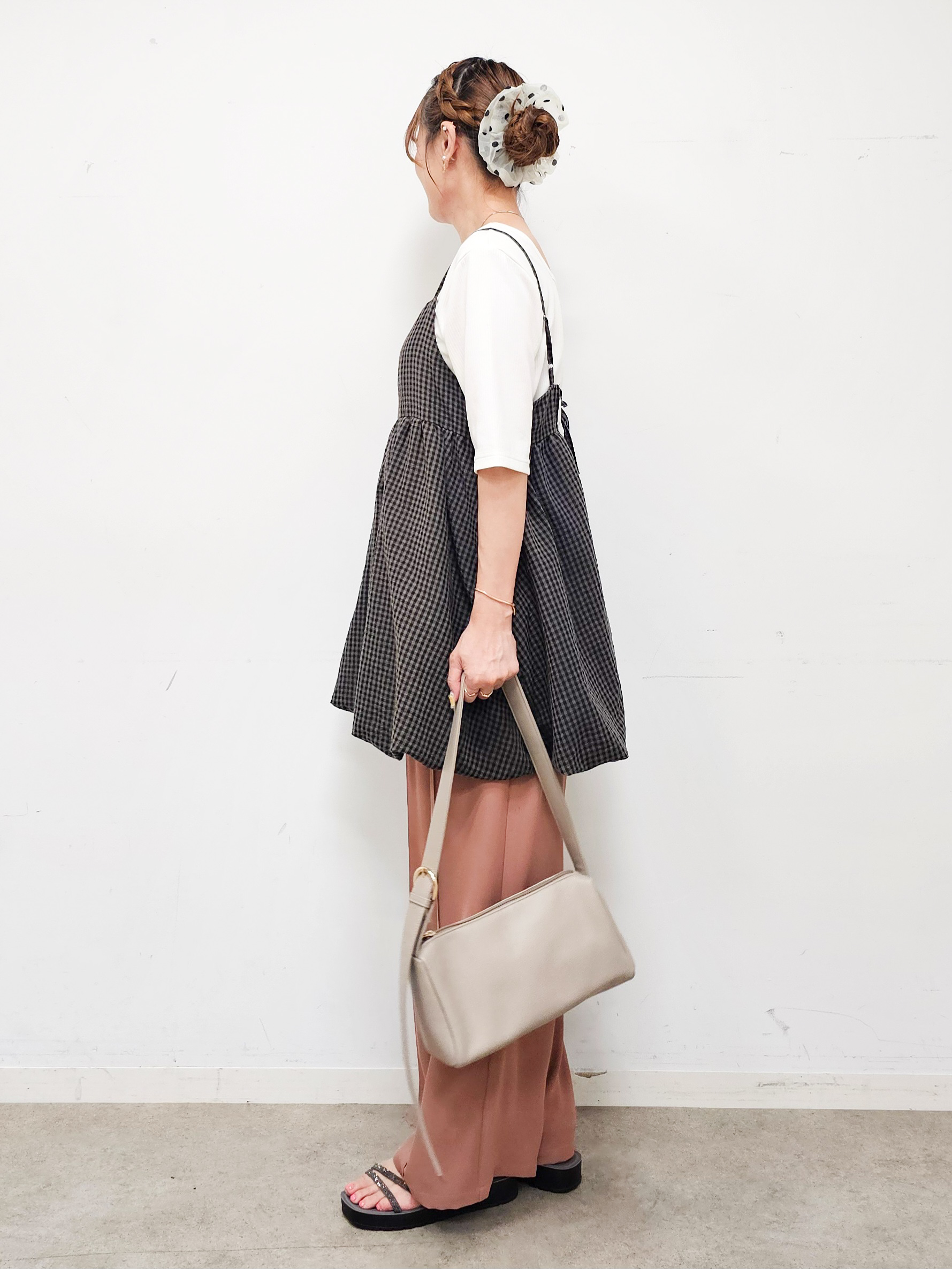 ゆゆさんの「SHOO･LA･RUE｜【洗濯機可/体型カバー/S-LL】後ろ姿も抜かりない ギンガムチェック柄バルーンキャミチュニック」を使ったコーディネート