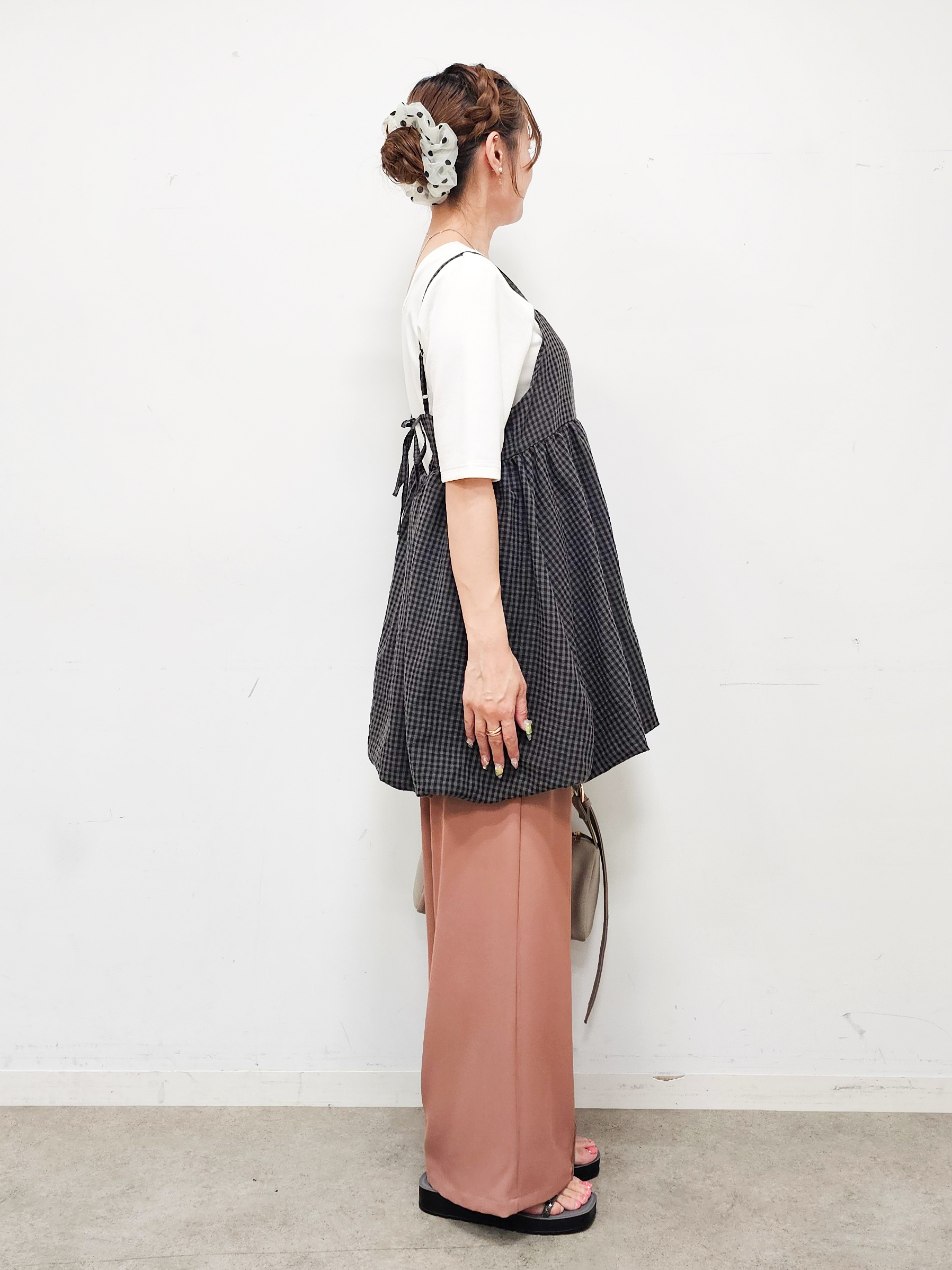 ゆゆさんの「SHOO･LA･RUE｜【洗濯機可/体型カバー/S-LL】後ろ姿も抜かりない ギンガムチェック柄バルーンキャミチュニック」を使ったコーディネート