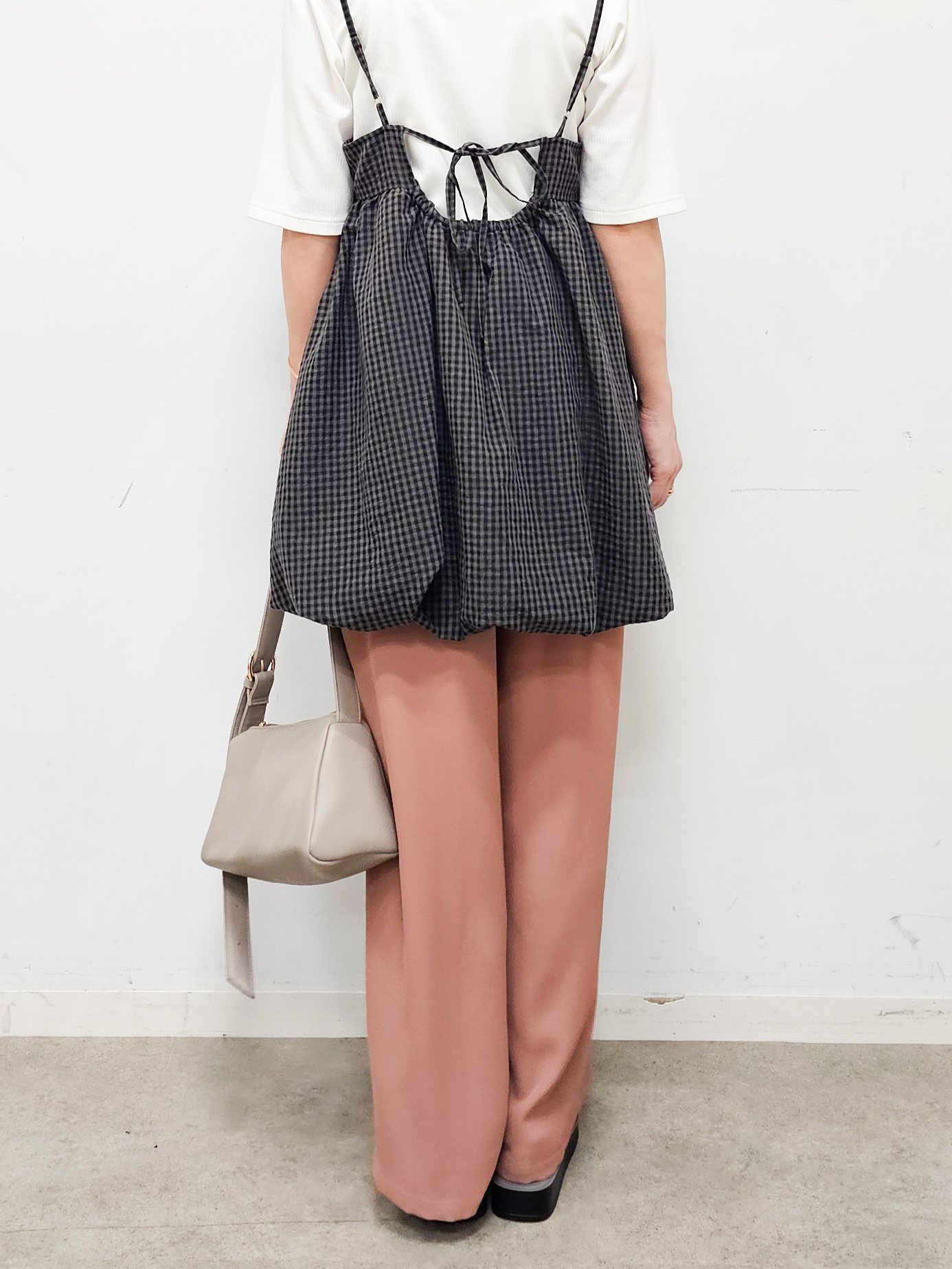 ゆゆさんの「SHOO･LA･RUE｜【洗濯機可/体型カバー/S-LL】後ろ姿も抜かりない ギンガムチェック柄バルーンキャミチュニック」を使ったコーディネート