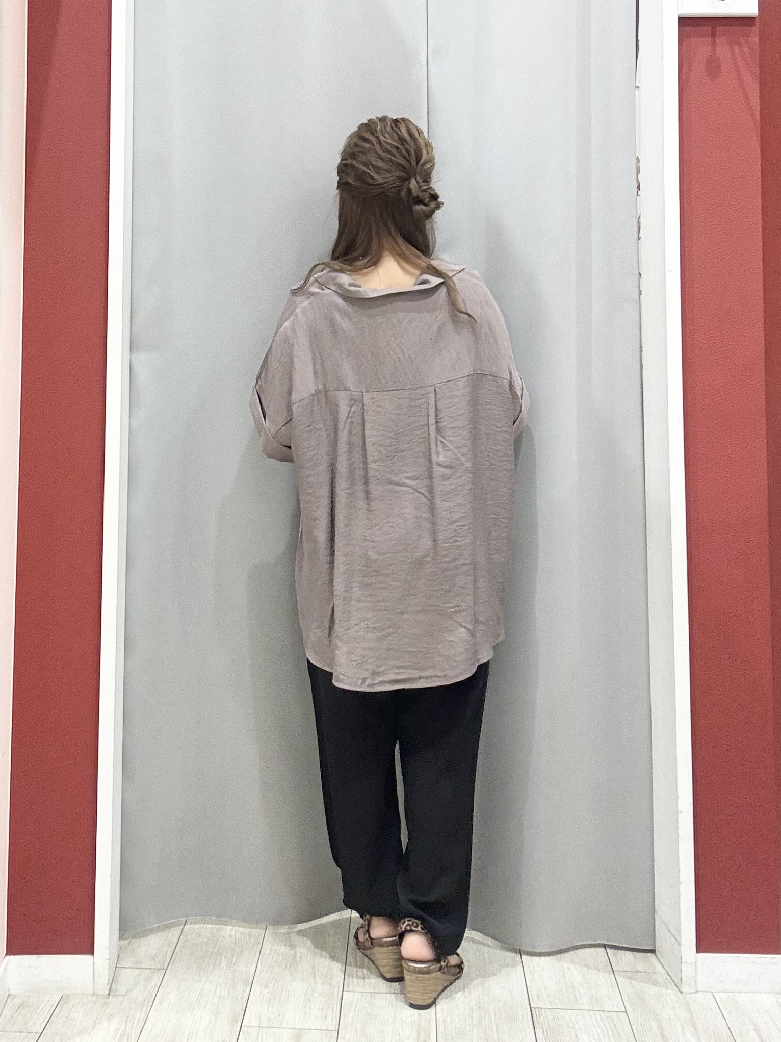 shioさんの「SHOO･LA･RUE｜【ひんやり/S-LL/洗濯機可】インせず着られる 裾タック スキッパーシャツ」を使ったコーディネート