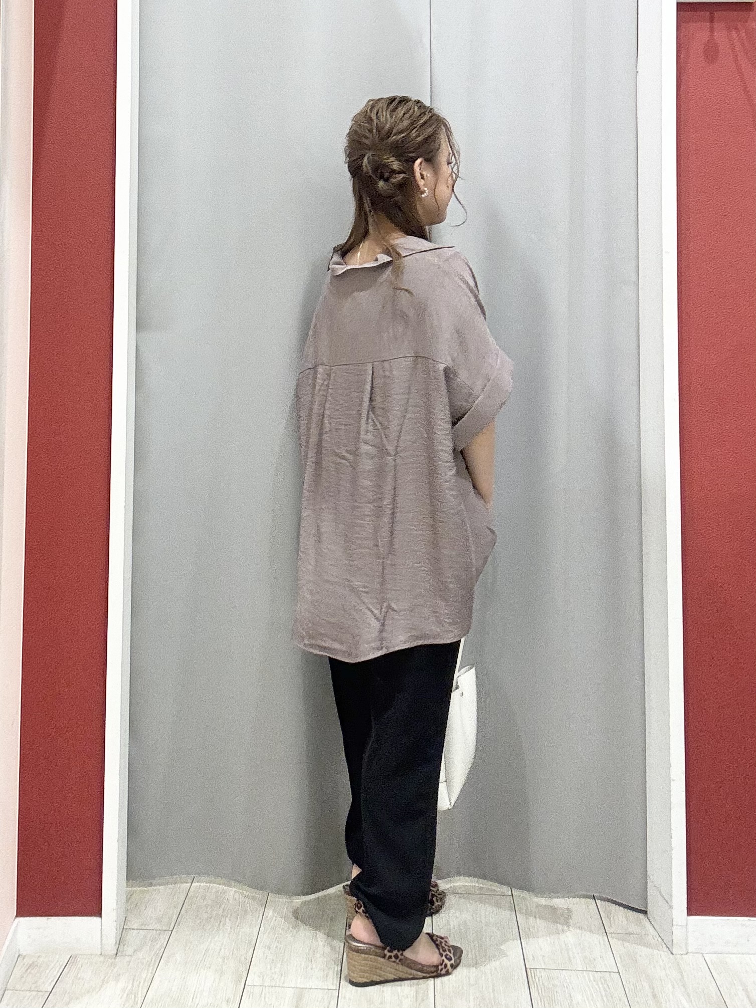 shioさんの「SHOO･LA･RUE｜【ひんやり/S-LL/洗濯機可】インせず着られる 裾タック スキッパーシャツ」を使ったコーディネート