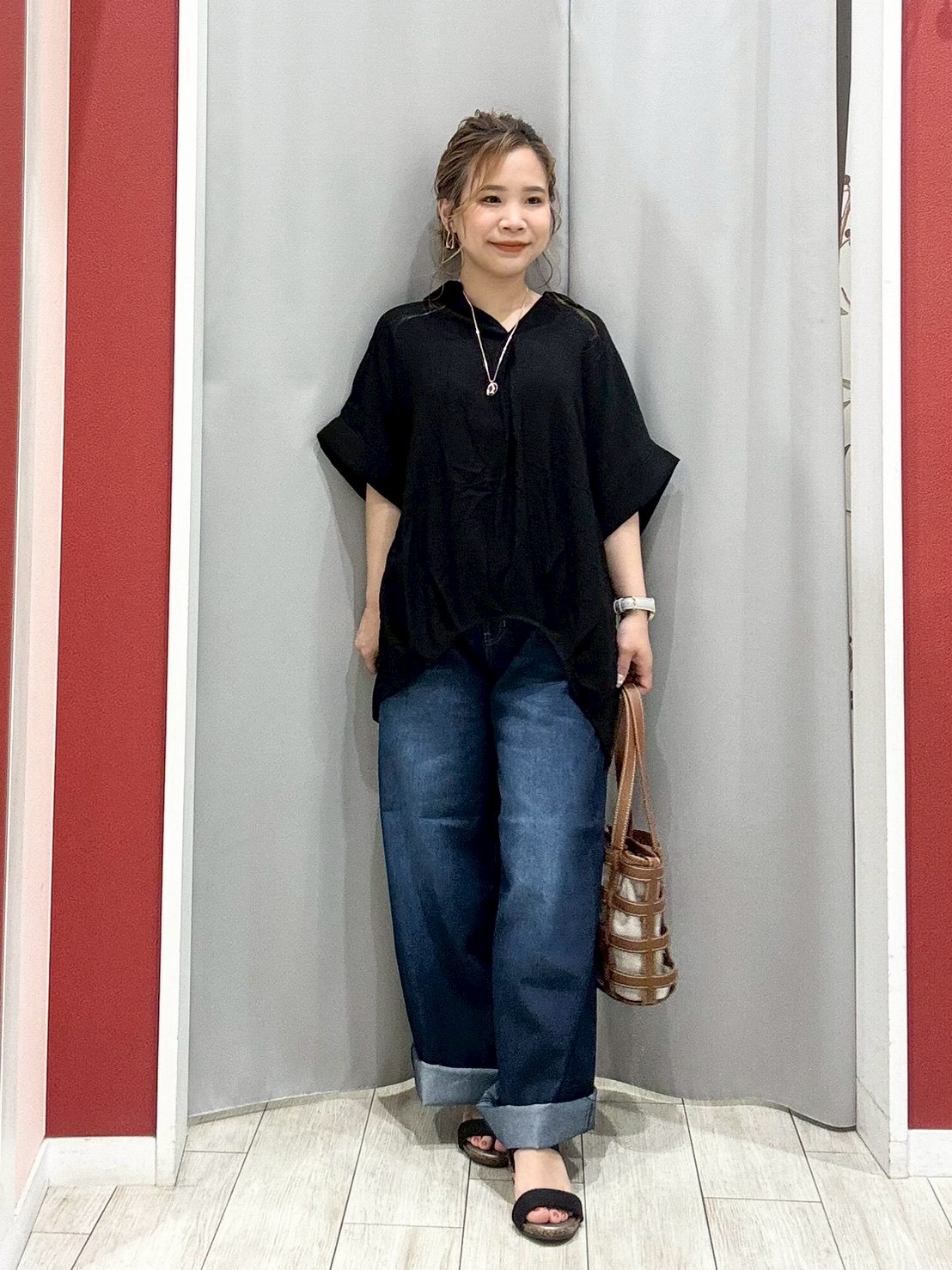 shioさんの「SHOO･LA･RUE｜【ひんやり/S-LL/洗濯機可】インせず着られる 裾タック スキッパーシャツ」を使ったコーディネート