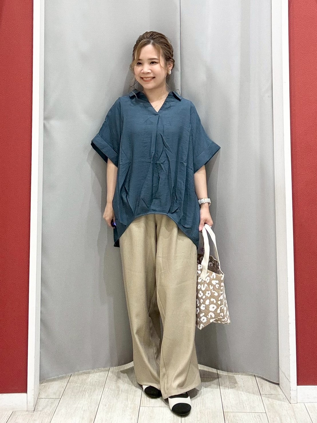 shioさんの「SHOO･LA･RUE｜【ひんやり/S-LL/洗濯機可】インせず着られる 裾タック スキッパーシャツ」を使ったコーディネート