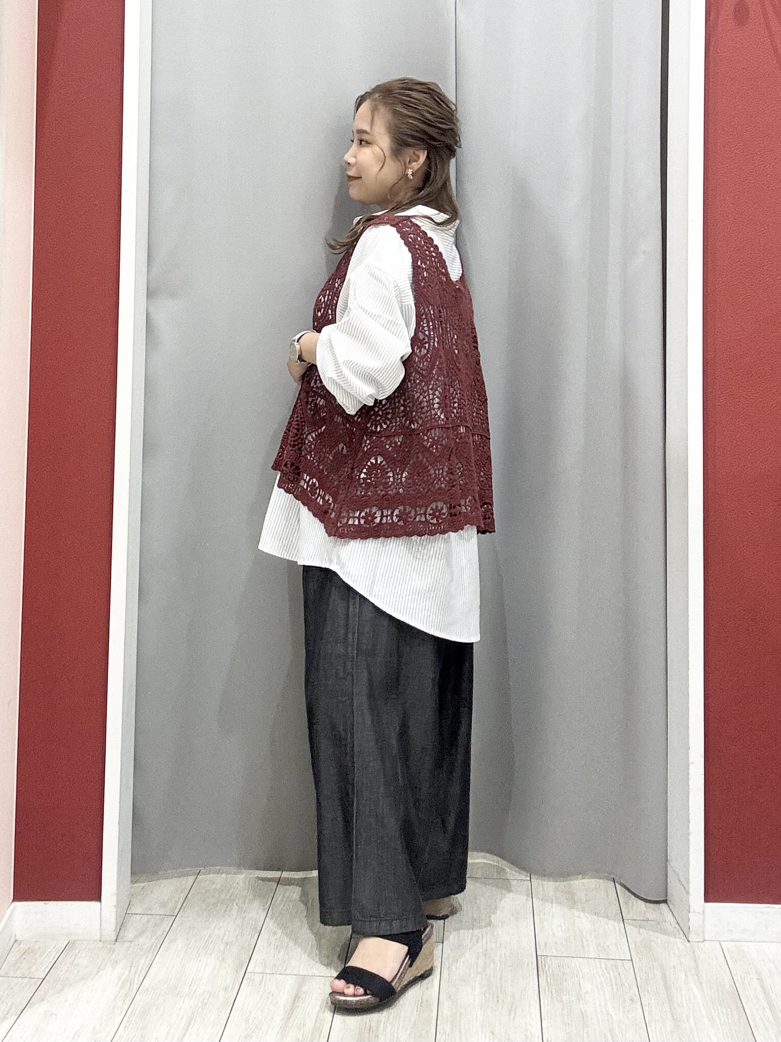 shioさんの「SHOO･LA･RUE｜【ひんやり/UV/吸水速乾/洗濯後しわになりにくい】ラッシュガードにもなる ストライプシャツ」を使ったコーディネート