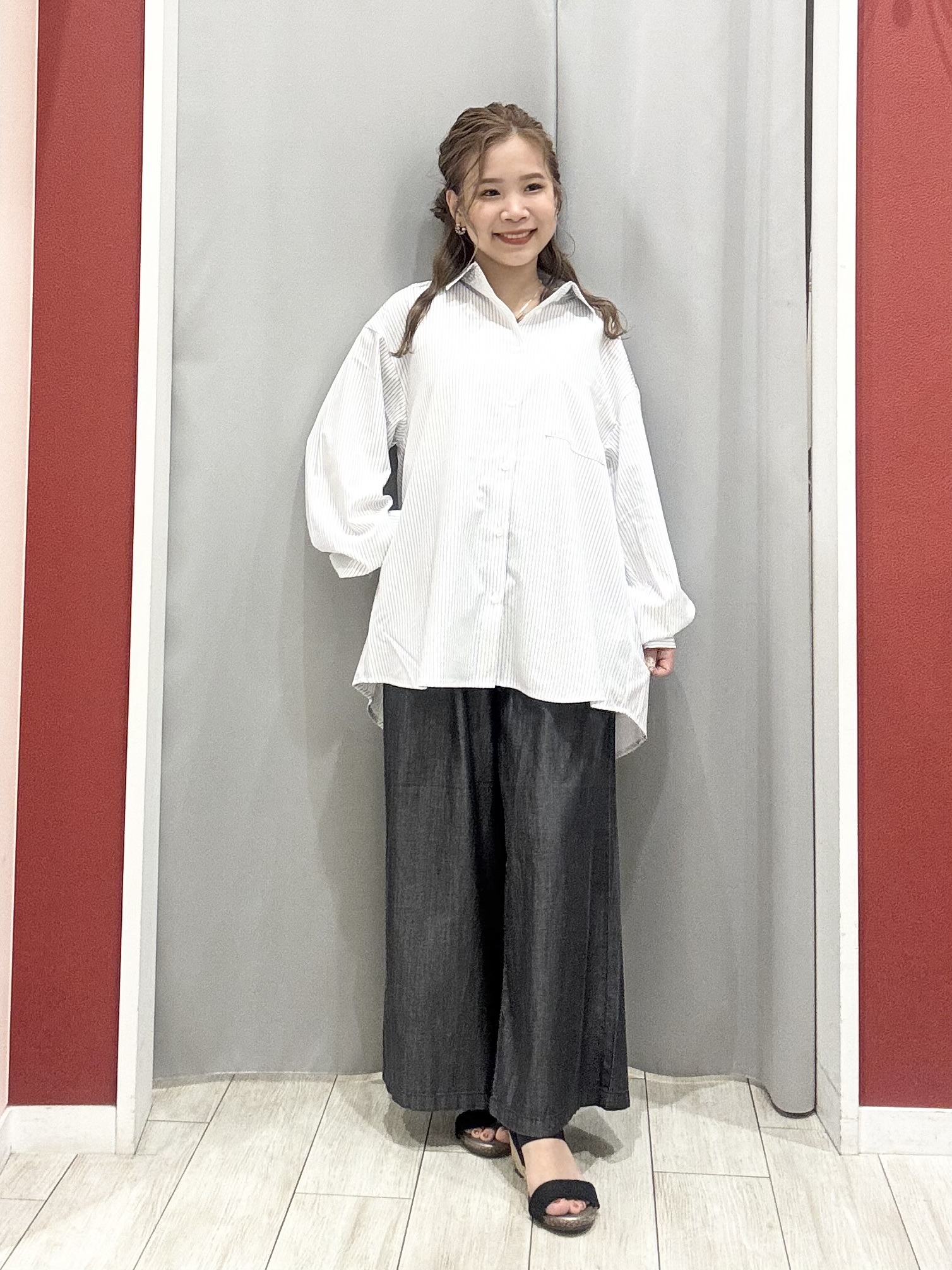 shioさんの「SHOO･LA･RUE｜【ひんやり/UV/吸水速乾/洗濯後しわになりにくい】ラッシュガードにもなる ストライプシャツ」を使ったコーディネート