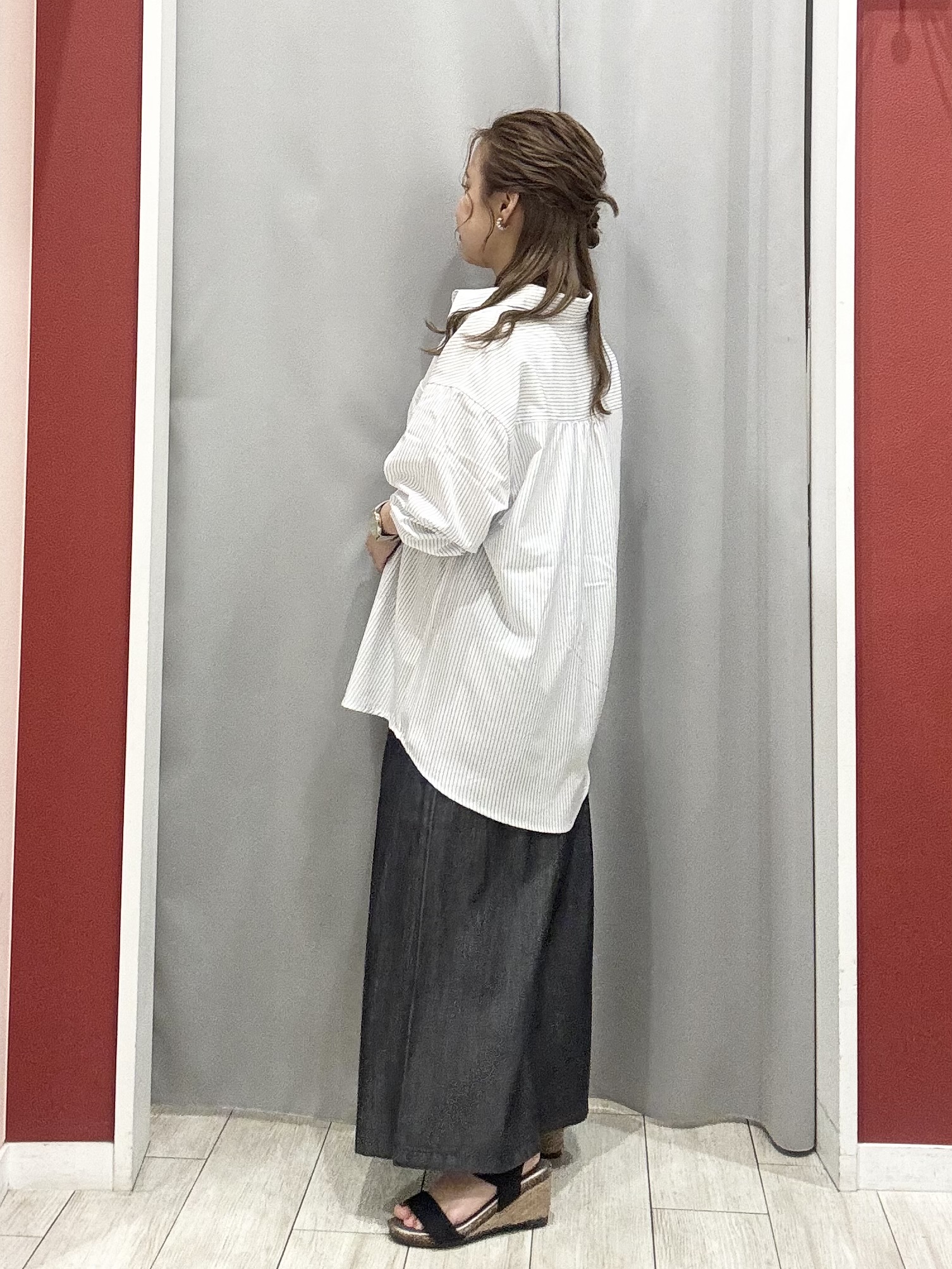 shioさんの「SHOO･LA･RUE｜【ひんやり/UV/吸水速乾/洗濯後しわになりにくい】ラッシュガードにもなる ストライプシャツ」を使ったコーディネート