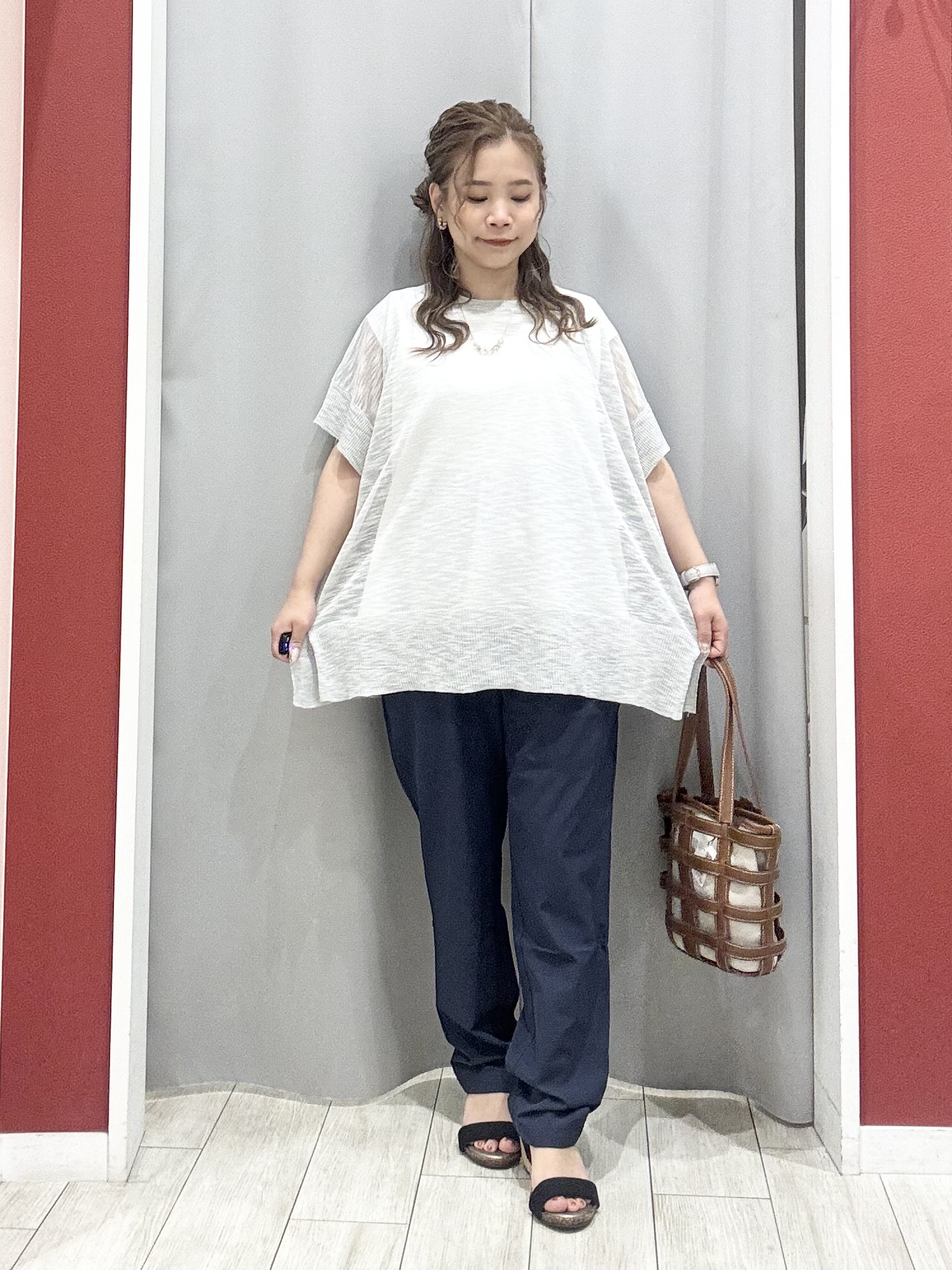 shioさんの「SHOO･LA･RUE｜【2点セット/S-LL/体型カバー】大人のこなれレイヤード シアーニット+タンクトップ」を使ったコーディネート
