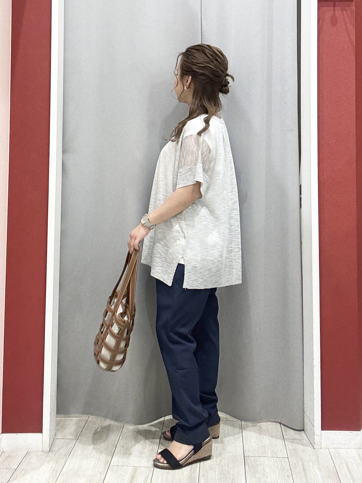 shioさんの「SHOO･LA･RUE｜【2点セット/S-LL/体型カバー】大人のこなれレイヤード シアーニット+タンクトップ」を使ったコーディネート