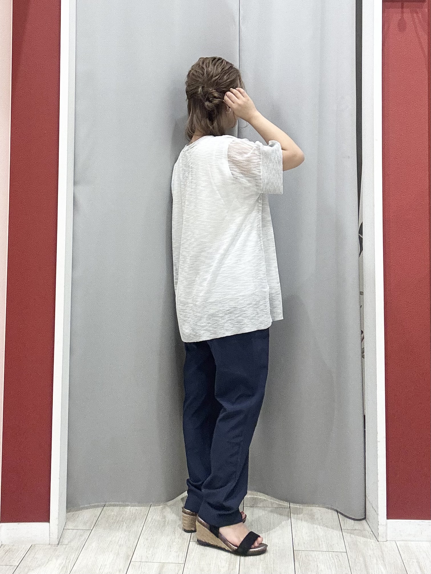 shioさんの「SHOO･LA･RUE｜【2点セット/S-LL/体型カバー】大人のこなれレイヤード シアーニット+タンクトップ」を使ったコーディネート