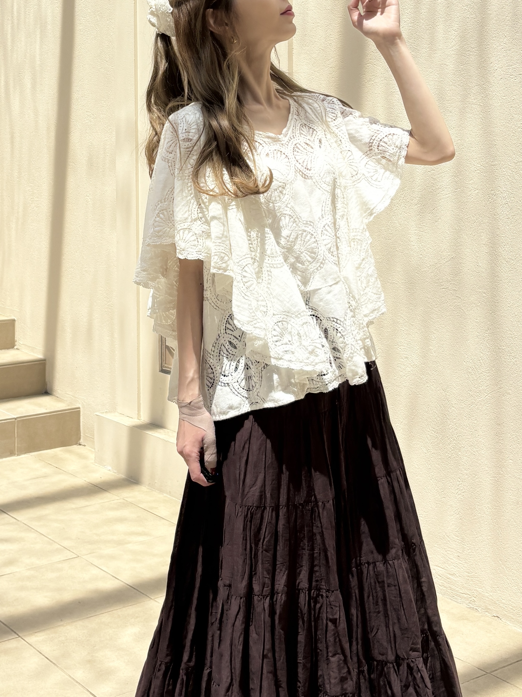 清水夏姫さんの「DRESSTERIOR｜ラッセルレース ブラウス」を使ったコーディネート