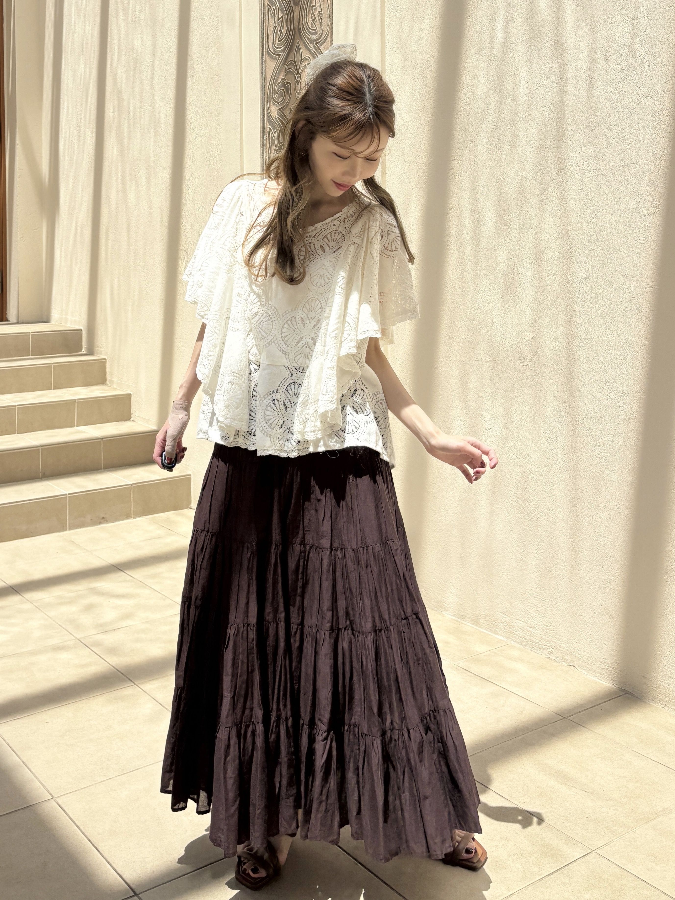 清水夏姫さんの「DRESSTERIOR｜ラッセルレース ブラウス」を使ったコーディネート