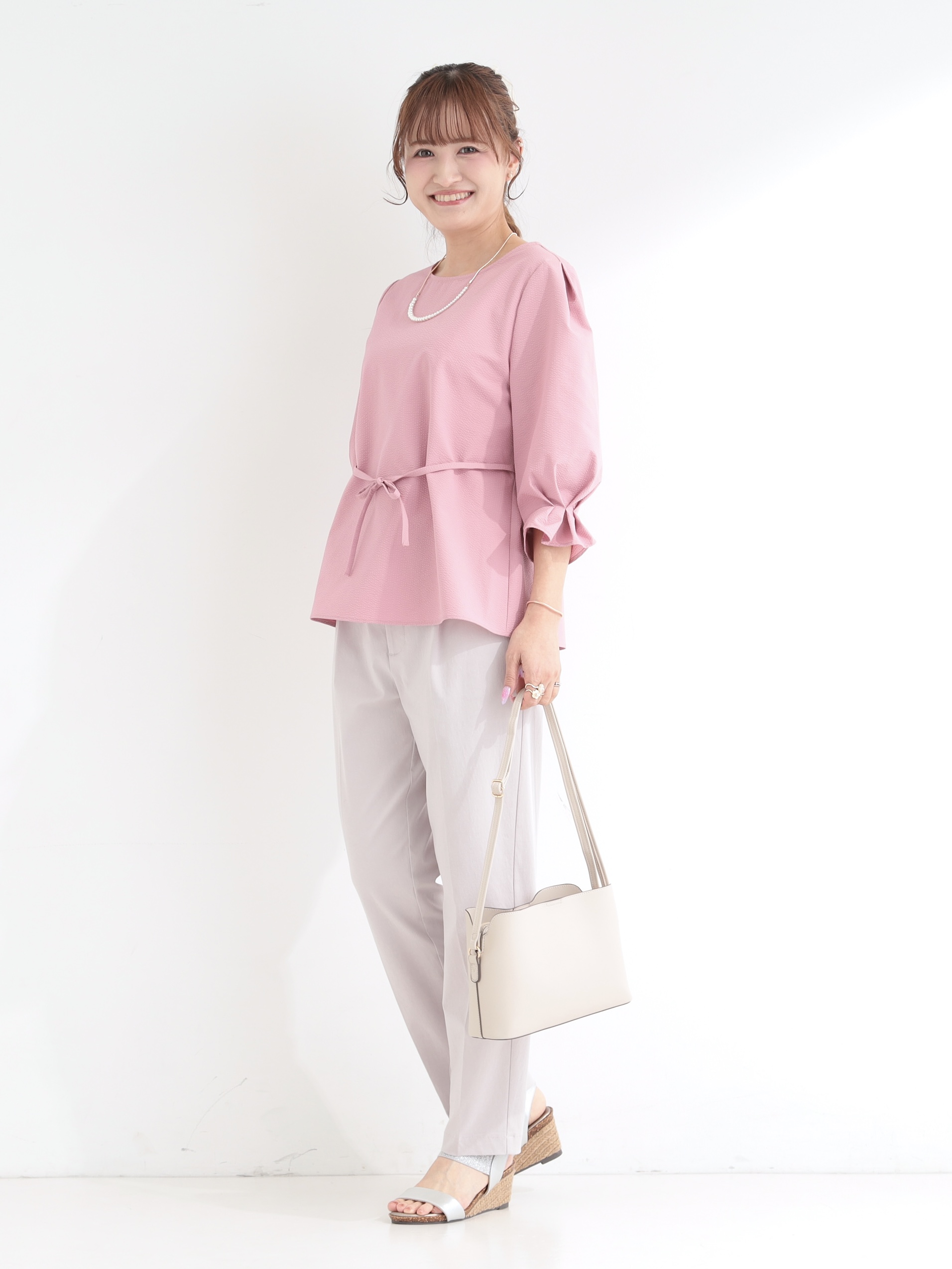 ゆゆさんの「SHOO･LA･RUE｜【洗濯機可/UV/3WAY】シルエットが変えられる ウエストリボンブラウス」を使ったコーディネート