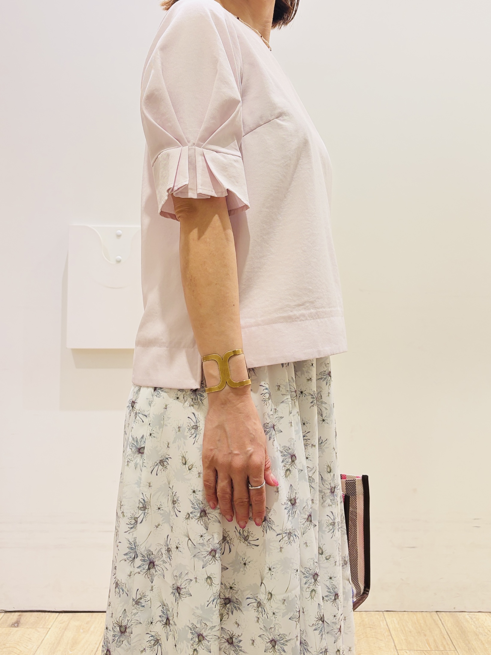 YUKOさんの「index｜【接触冷感】タックパフスリーブブラウス《吸水速乾／防シワ／洗濯機OK／XS～3L／6col》」を使ったコーディネート