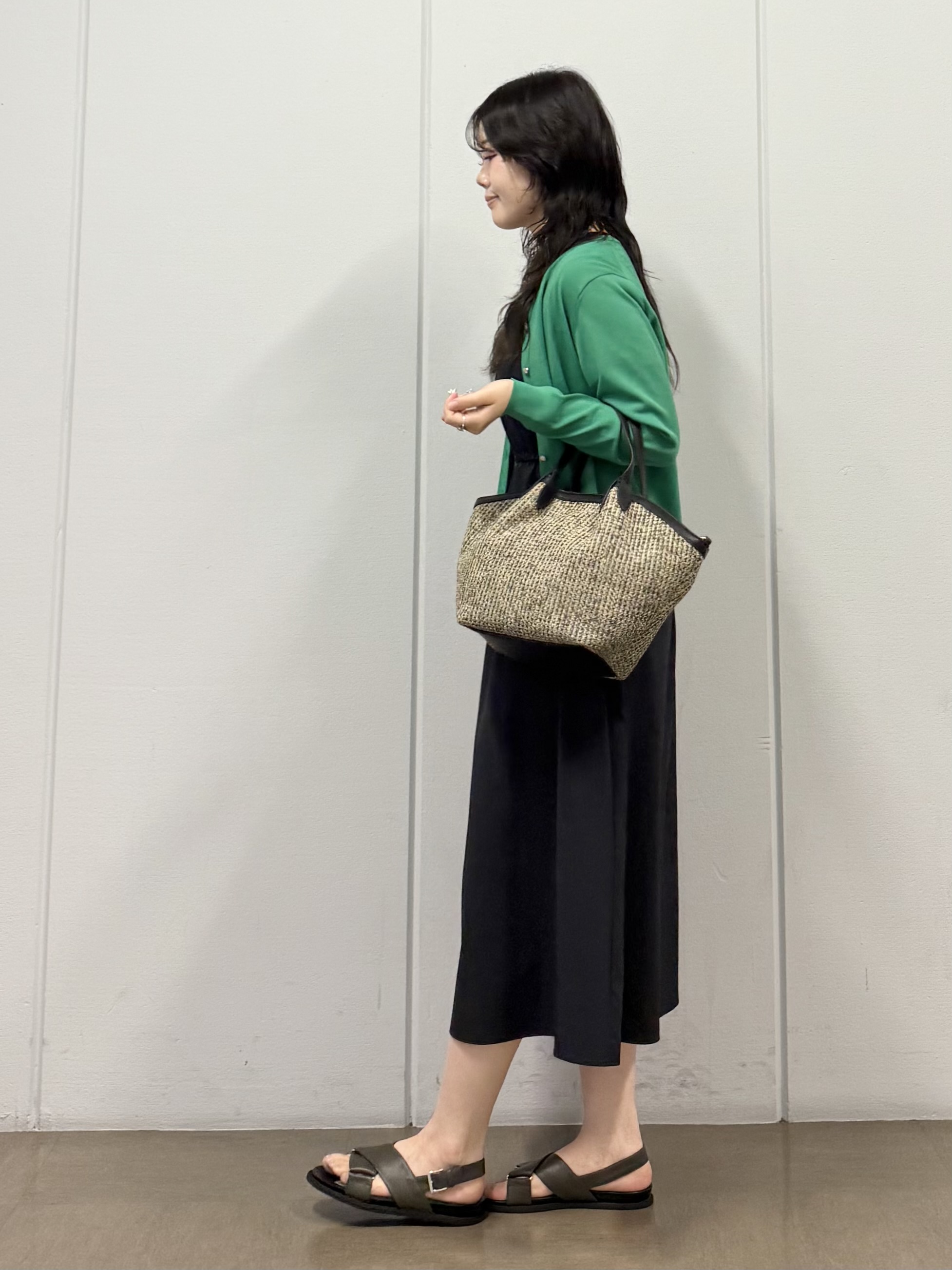 mizukiさんの「INDIVI｜【洗える／1枚でキマる／ドロスト付】ビスチェ風ドッキングTワンピース」を使ったコーディネート