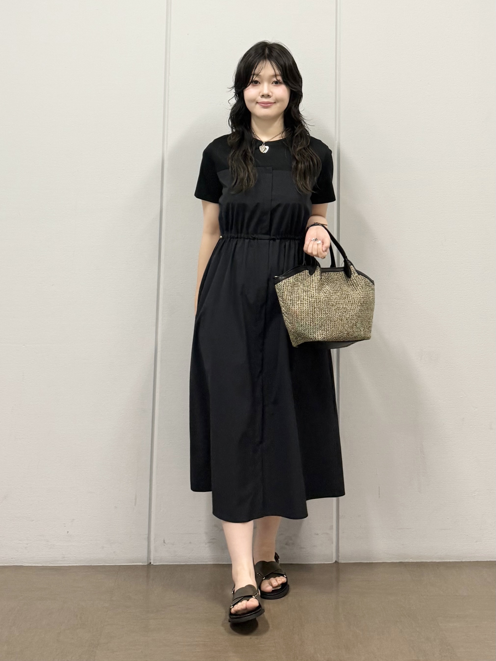 mizukiさんの「INDIVI｜【洗える／1枚でキマる／ドロスト付】ビスチェ風ドッキングTワンピース」を使ったコーディネート