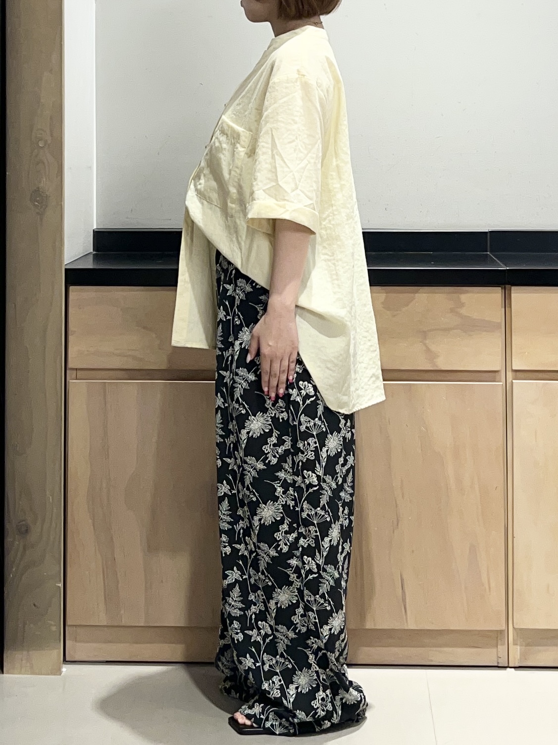 かのさんの「THE SHOP TK｜【M-XL/刻みネックですっきり見え】Wポケット金ボタン 5分袖シャツ」を使ったコーディネート