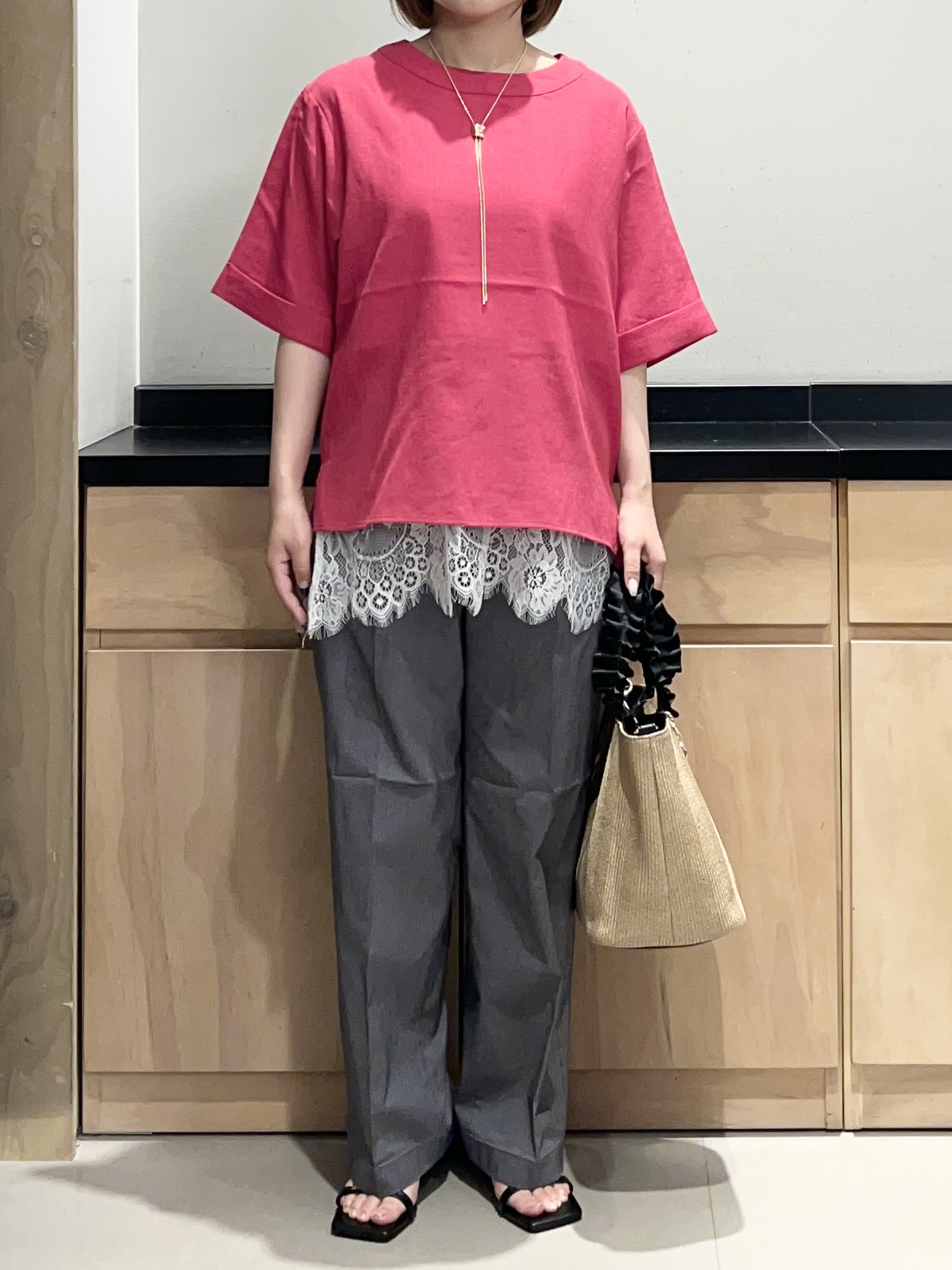 かのさんの「THE SHOP TK｜【M-XL/二の腕カバー】さらり麻調メッシュ5分袖ブラウス」を使ったコーディネート