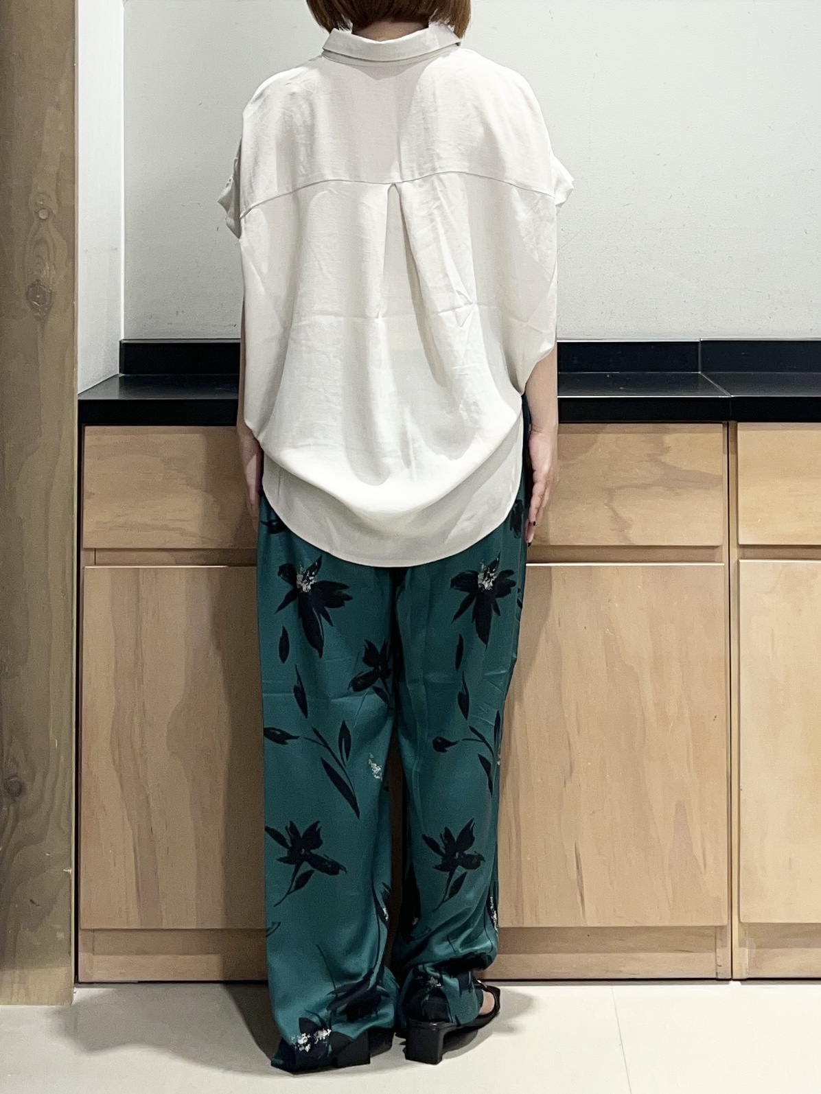 かのさんの「THE SHOP TK｜【ひんやり/防しわ/UV/吸水速乾】襟付き フレンチスリーブシャツ」を使ったコーディネート