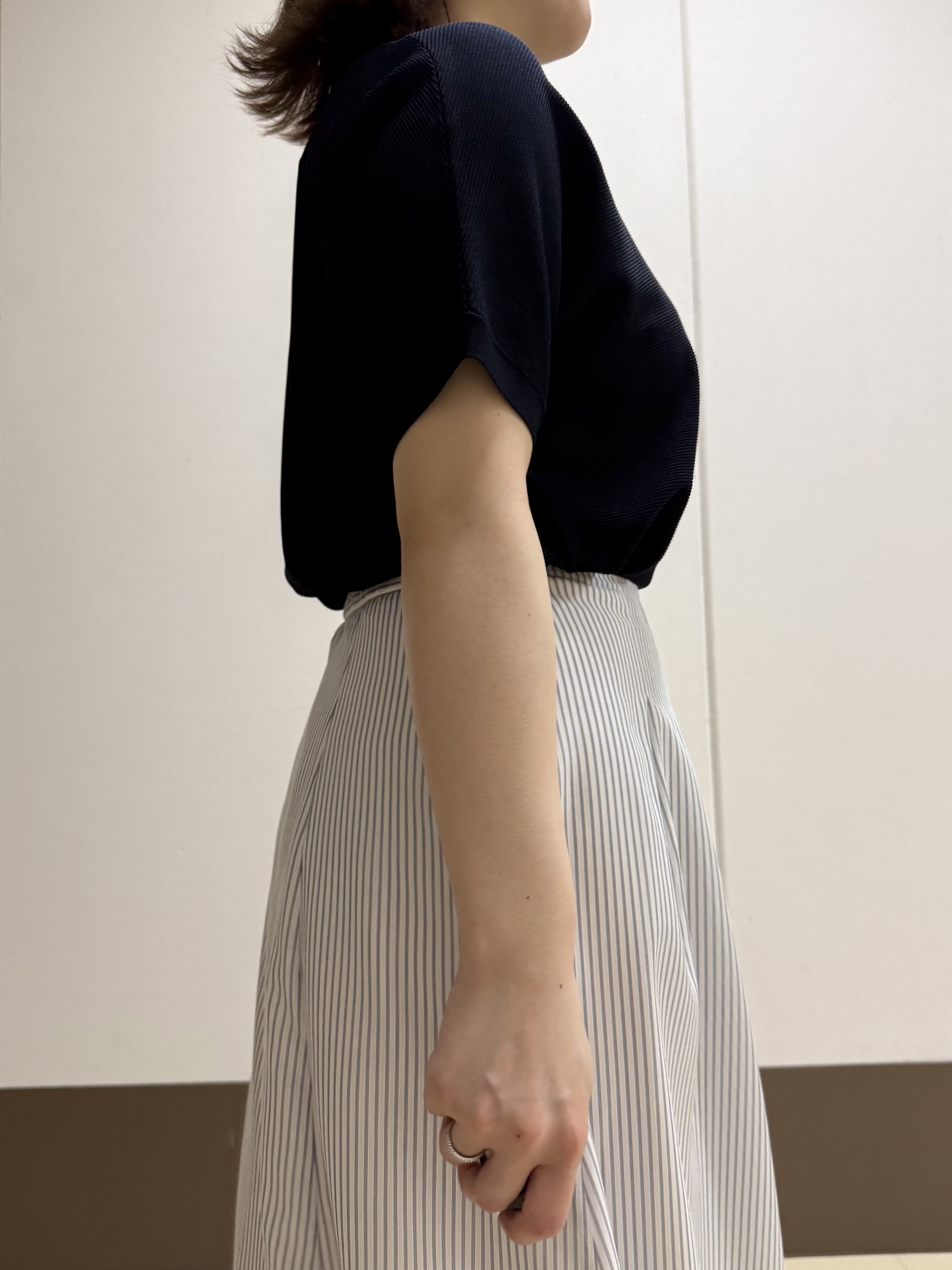 Rikoさんの「INDIVI｜【洗える】ガーター編みVネックニットT」を使ったコーディネート