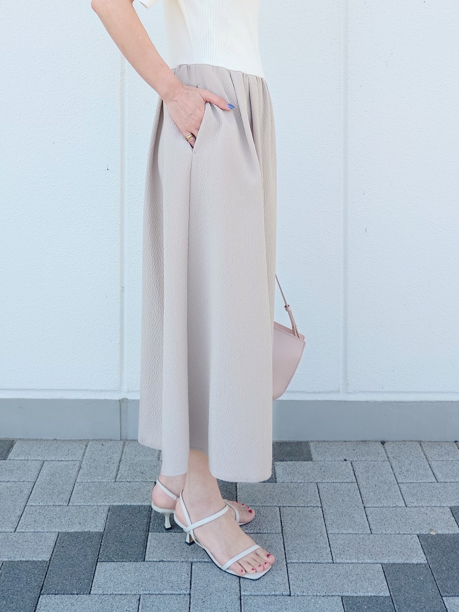MUTSUKOさんの「UNTITLED｜【一枚でサマ見え】ニットドッキングジャガードワンピース」を使ったコーディネート