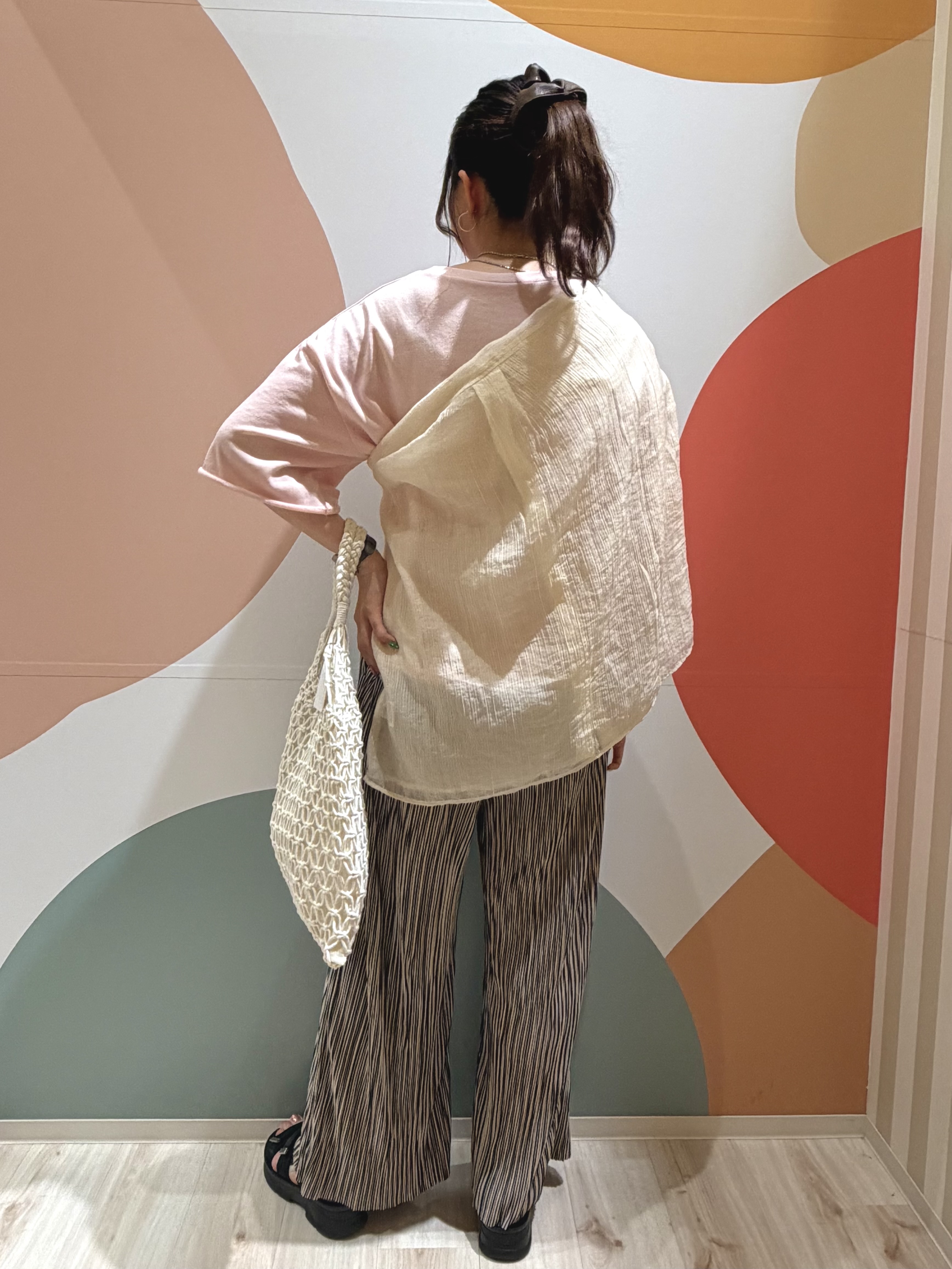 末っ子さんの「SHOO･LA･RUE｜【S-LL】大人のシアー感 風合い楽しむバンドカラーシャツ」を使ったコーディネート
