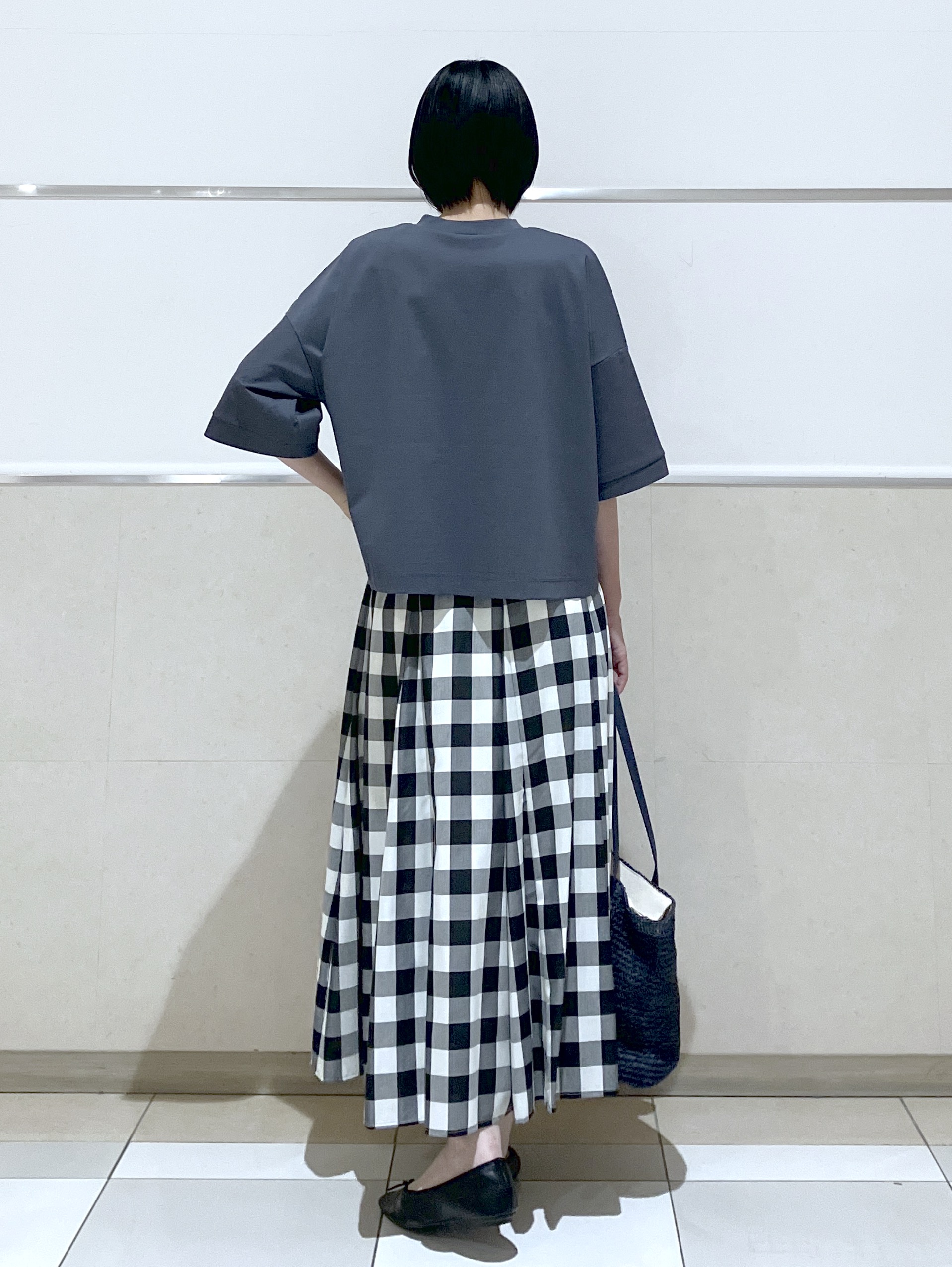 eriko さんの「Dessin｜【新色追加/体型カバー】美光沢カットソーボクシーシルエット」を使ったコーディネート